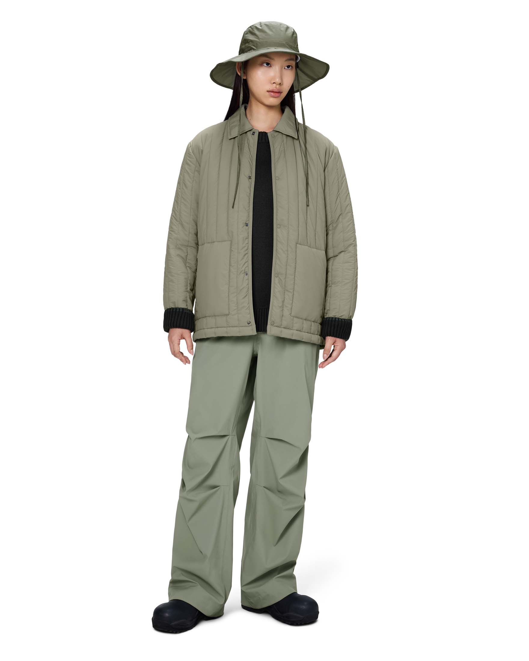 Giacca Banja Liner Overshirt verde salvia Rains con imbottitura trapuntata leggera e tasche laterali applicate