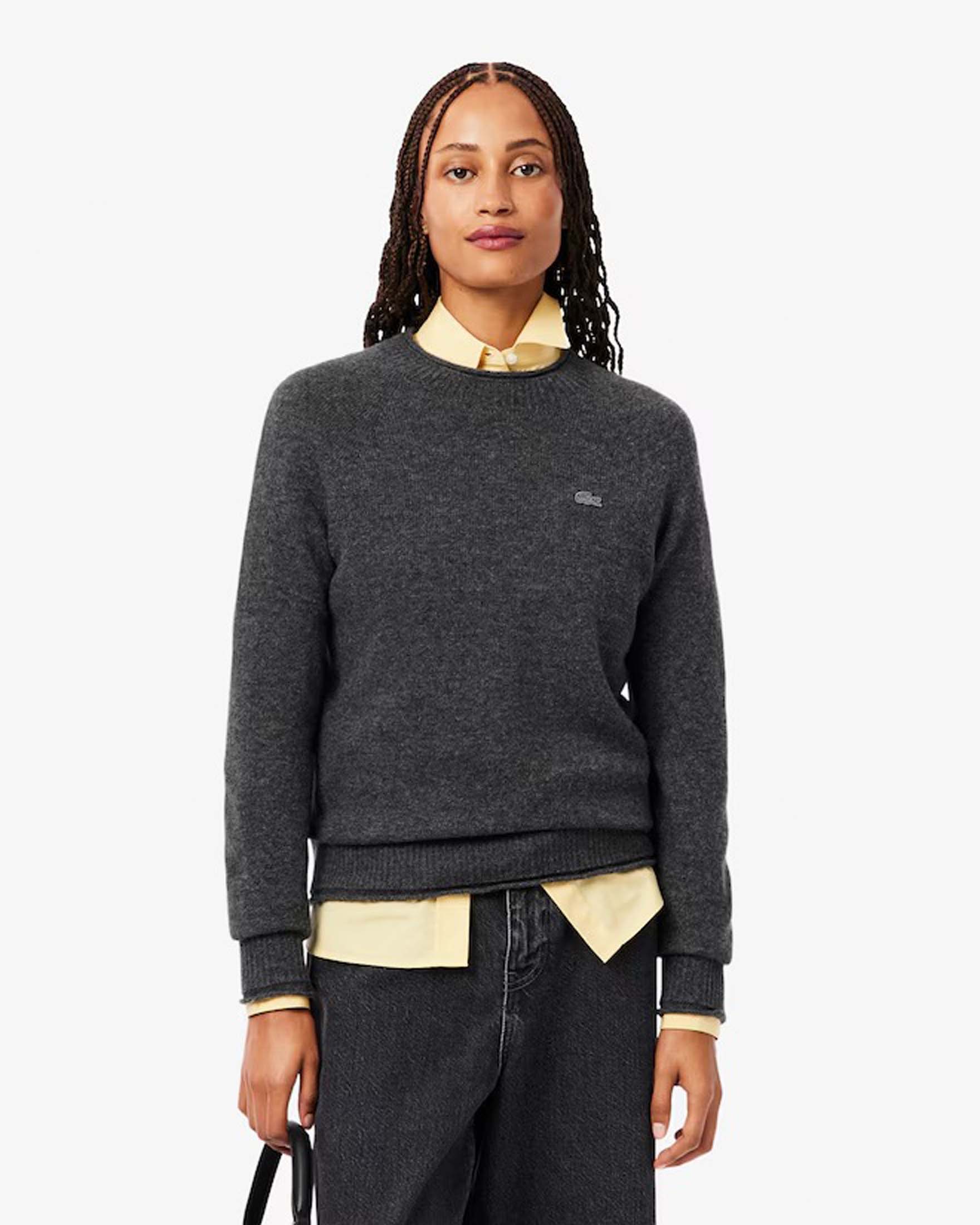 Maglia grigia Lacoste in pura lana con scollo tondo e logo tono su tono cucito sul petto