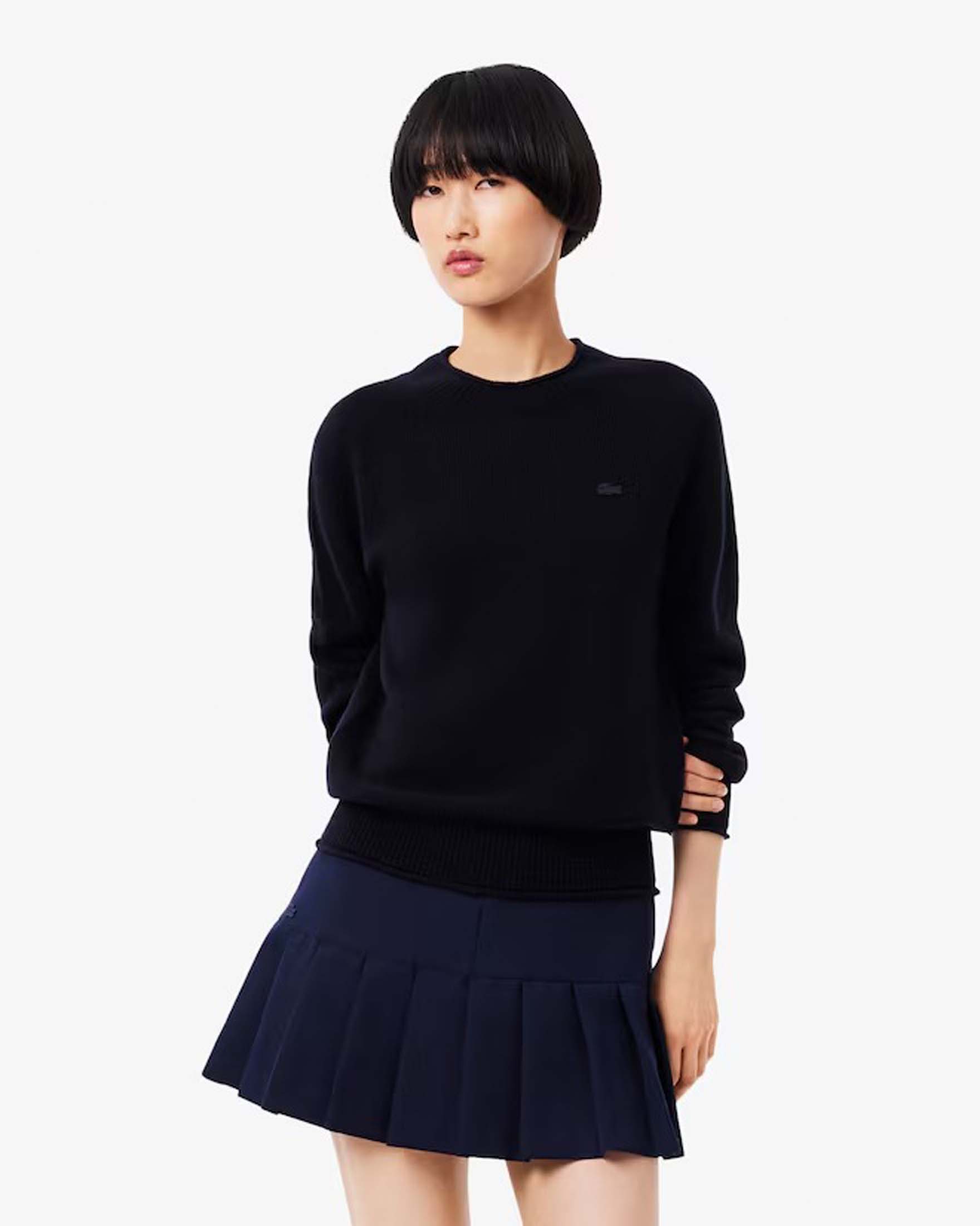 Maglia blu Lacoste in pura lana con scollo tondo e logo tono su tono cucito sul petto