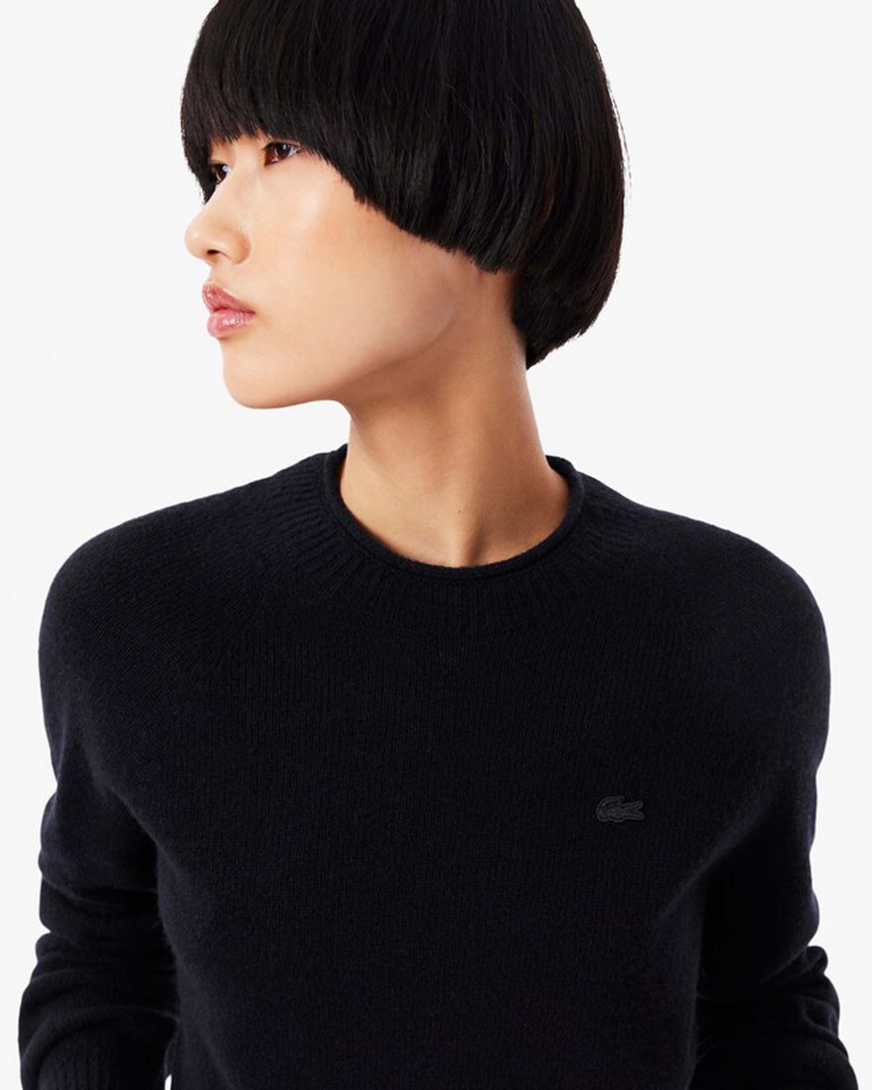 Maglia blu Lacoste in pura lana con scollo tondo e logo tono su tono cucito sul petto image