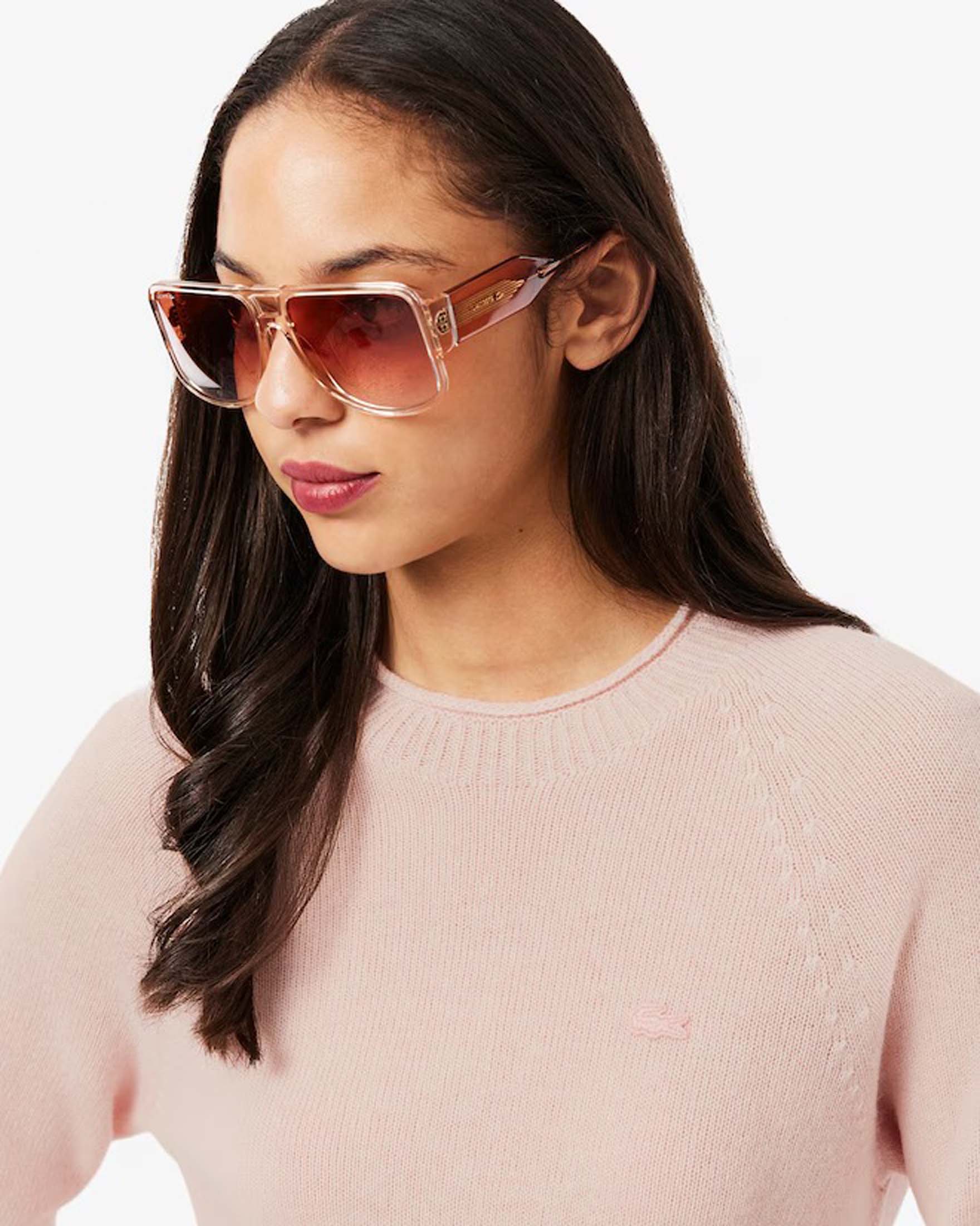 Maglia rosa Lacoste in pura lana con scollo tondo e logo tono su tono cucito sul petto image