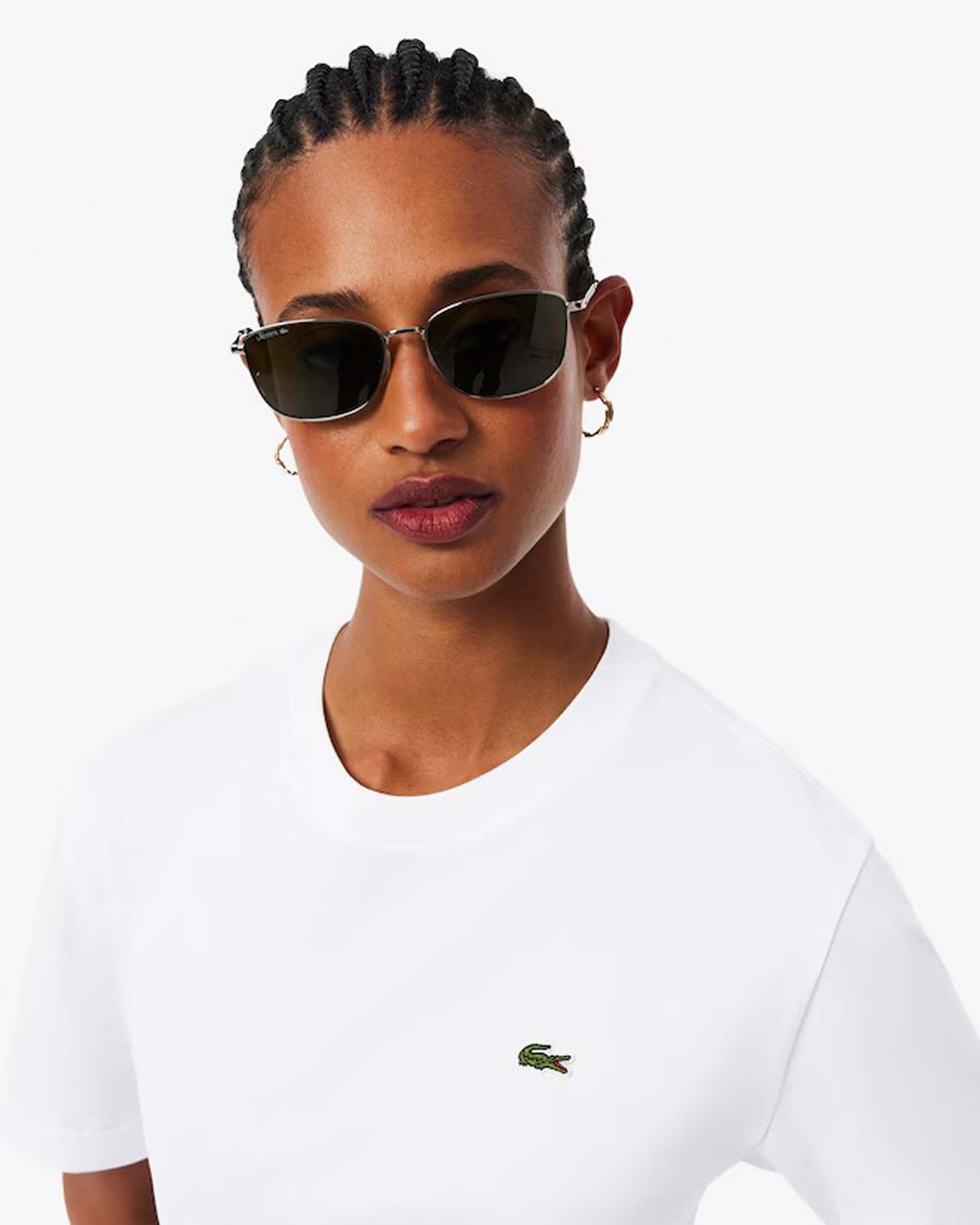 T-shirt bianca Lacoste in cotone con scollo tondo e logo cucito sul petto a contrasto di colore image