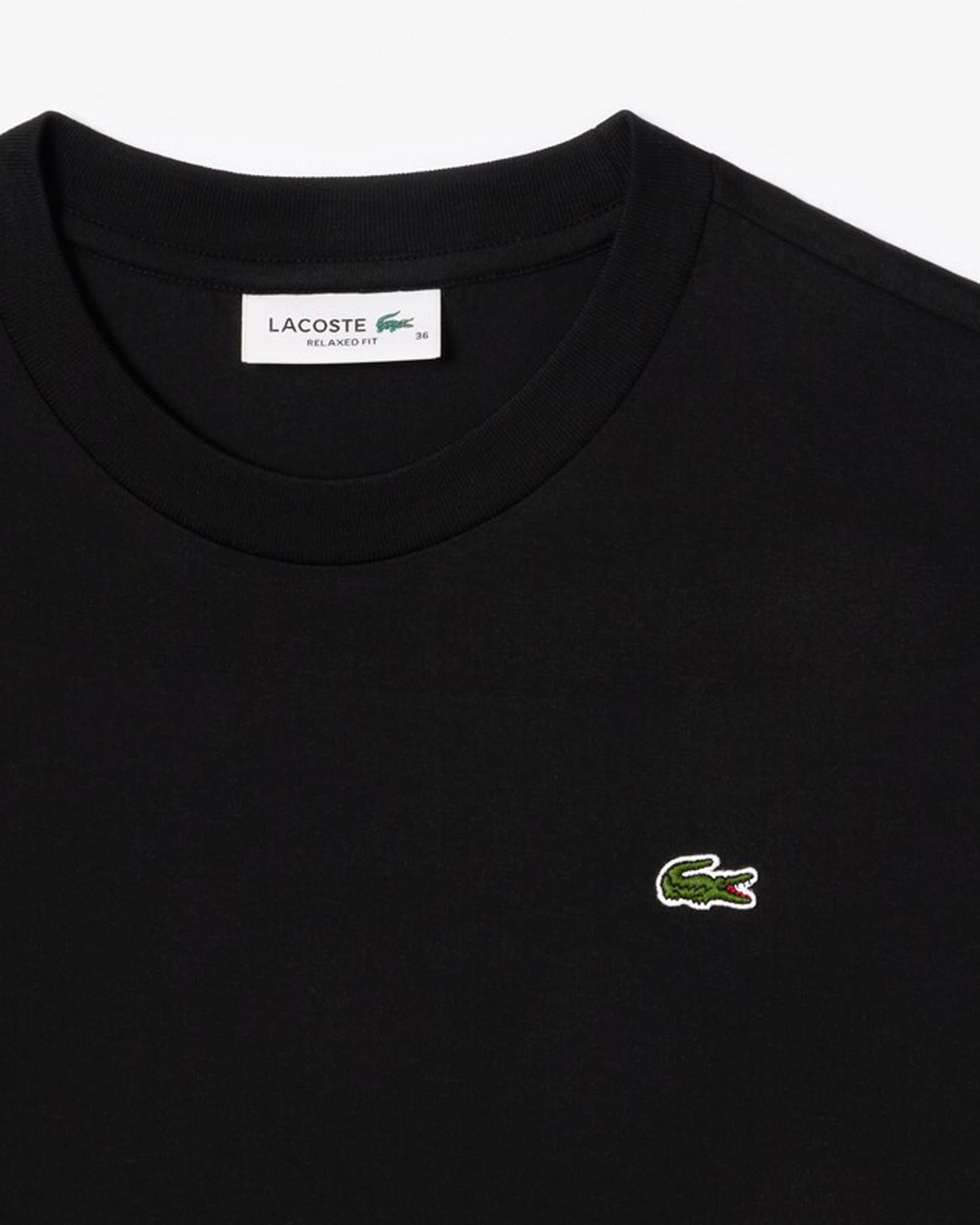 T-shirt nera Lacoste in cotone con scollo tondo e logo cucito sul petto a contrasto di colore