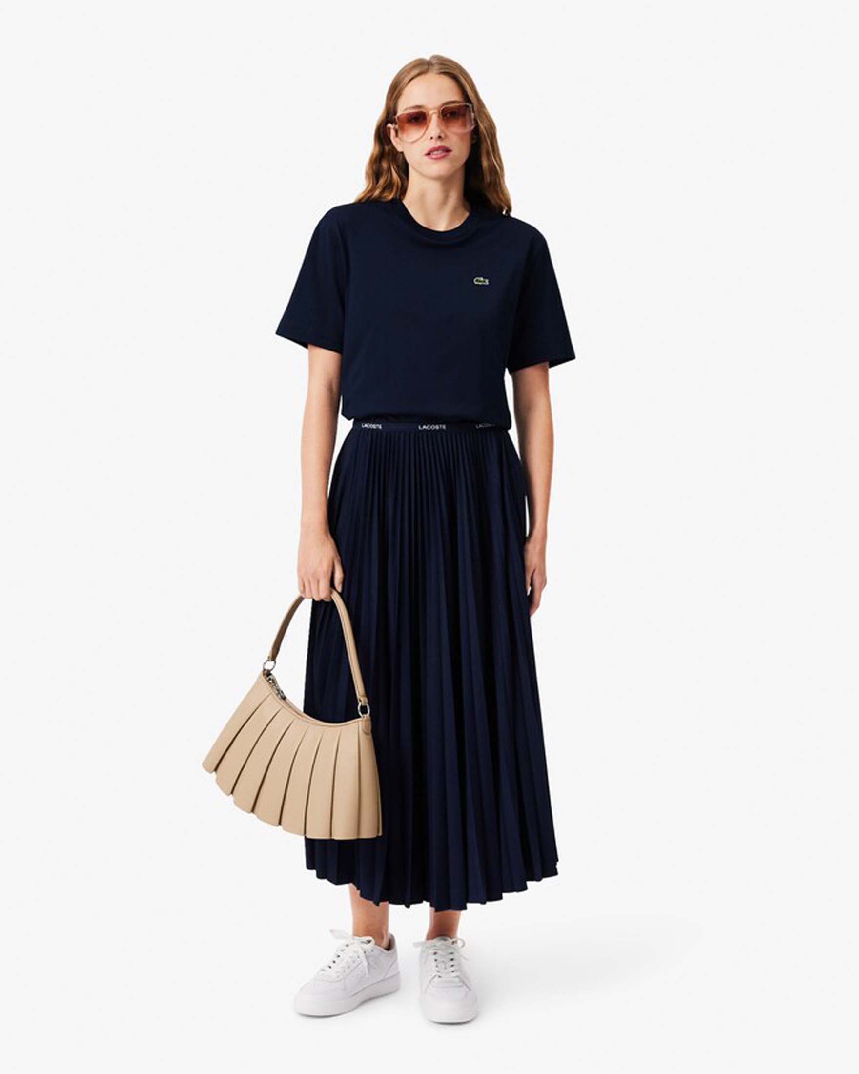 T-shirt blu Lacoste in cotone con scollo tondo e logo cucito sul petto a contrasto di colore