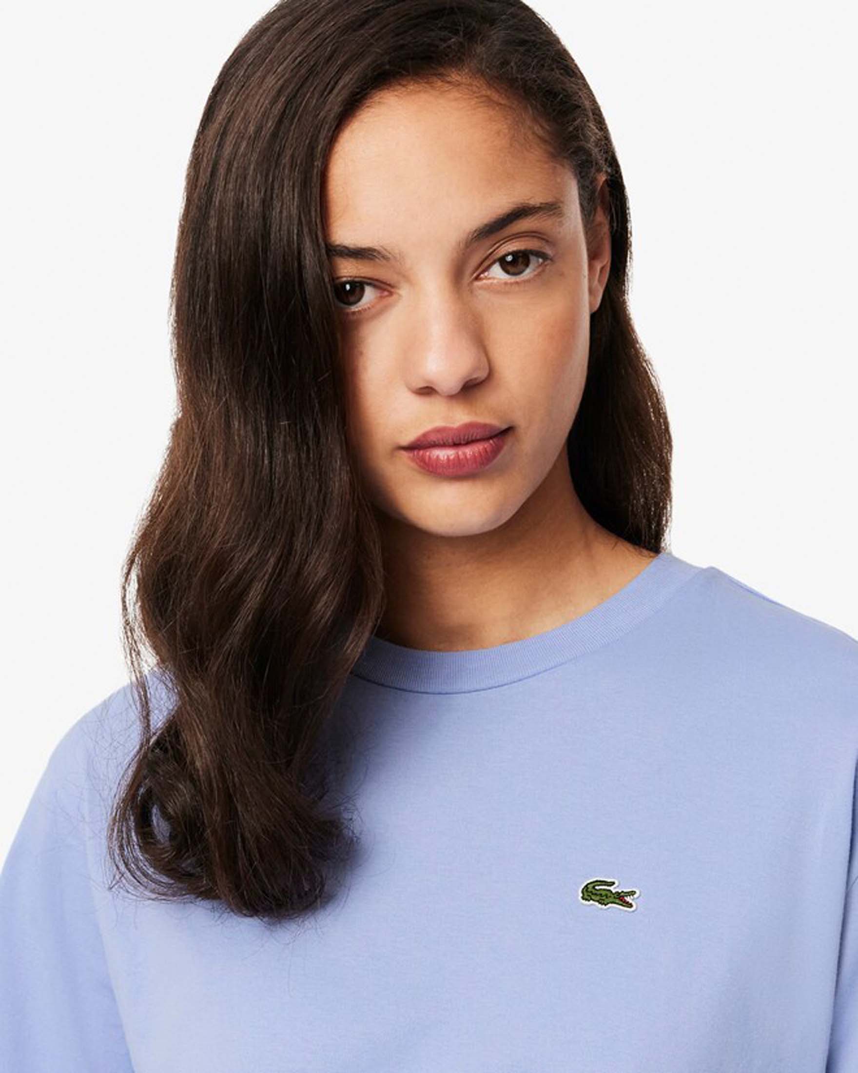 T-shirt color pervinca Lacoste in cotone con scollo tondo e logo cucito sul petto a contrasto di colore