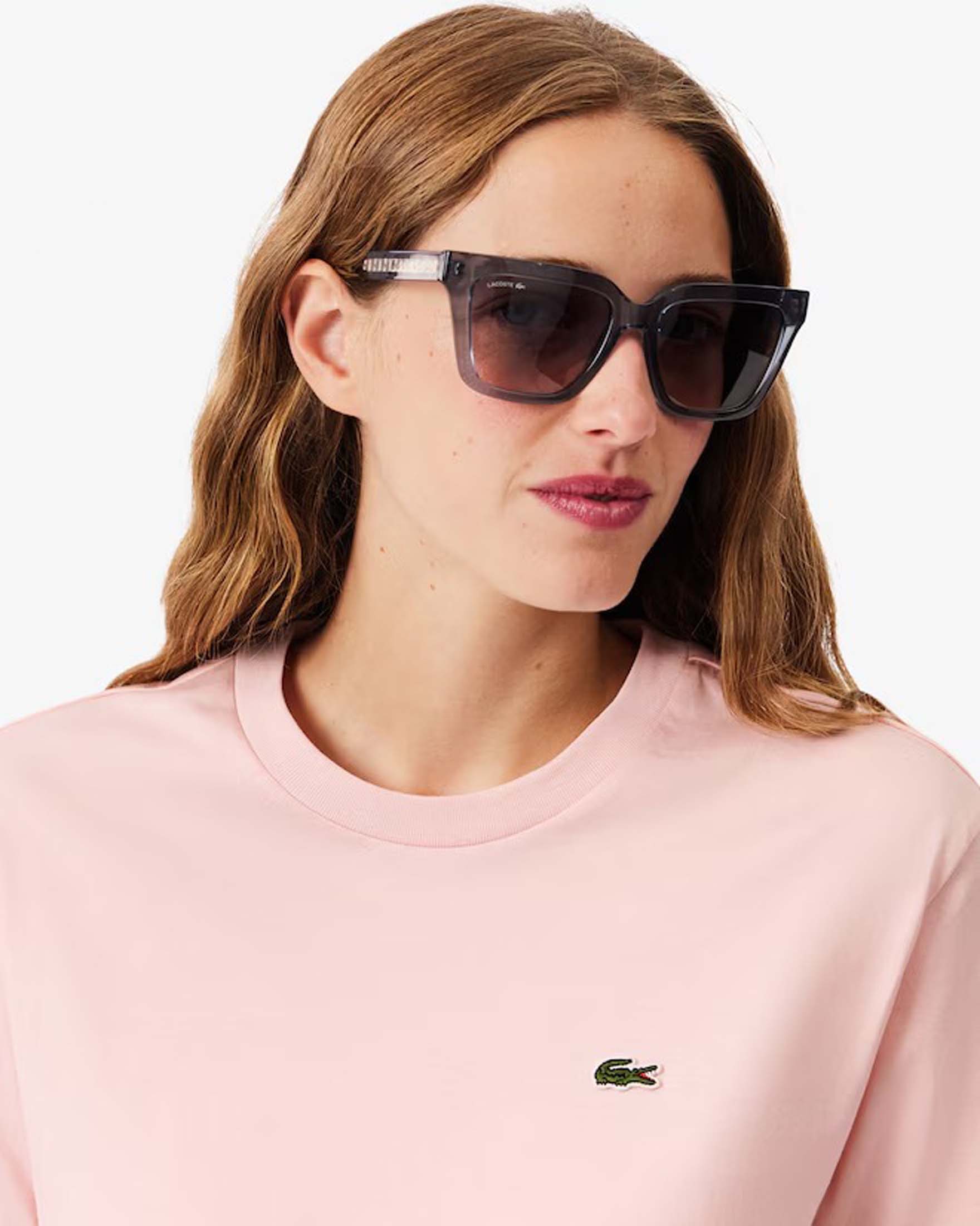 T-shirt rosa Lacoste in cotone con scollo tondo e logo cucito sul petto a contrasto di colore image