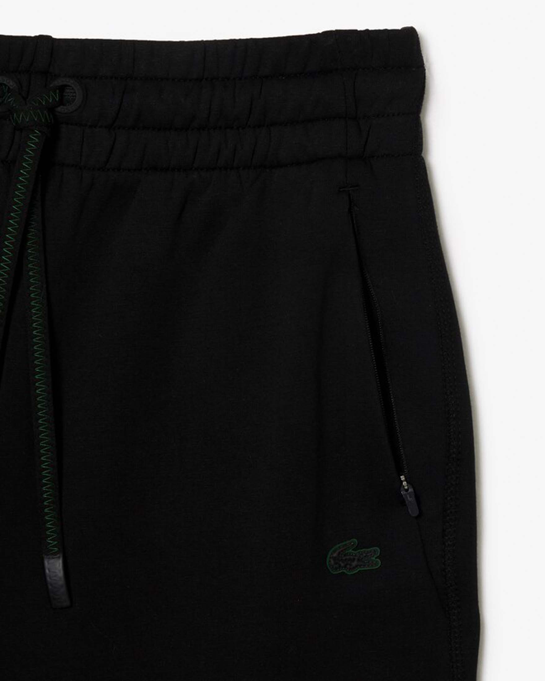 Pantaloni neri tapered Lacoste in misto cotone effetto neoprene con polsini al fondo