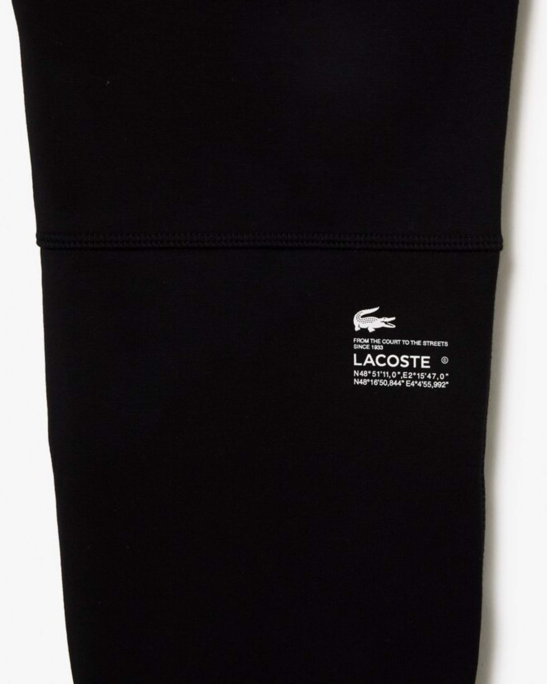 Pantaloni neri tapered Lacoste in misto cotone effetto neoprene con polsini al fondo