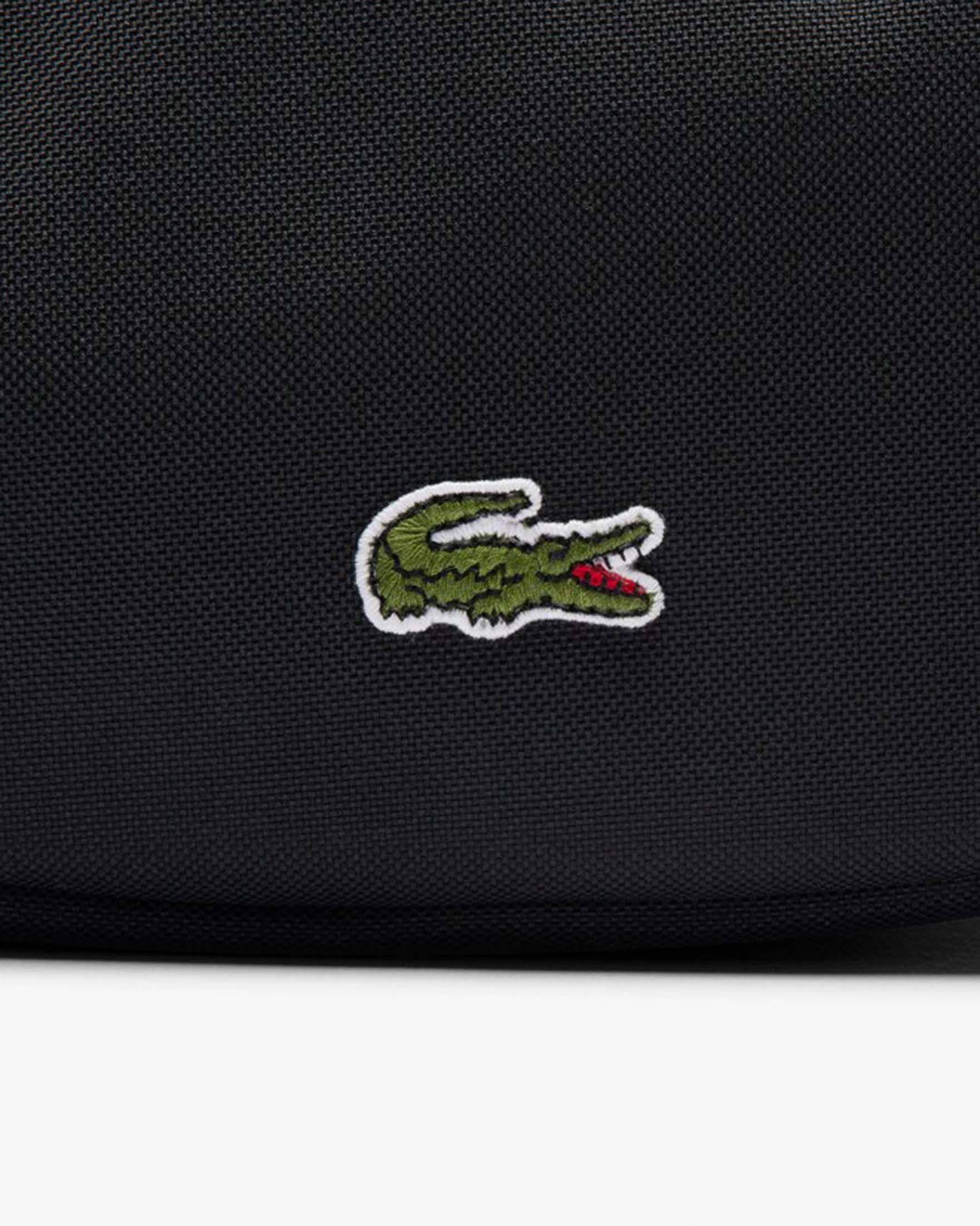 Borsa piccola nera a mezza luna Lacoste in nylon con logo applicato sul davanti e tracolla in tessuto