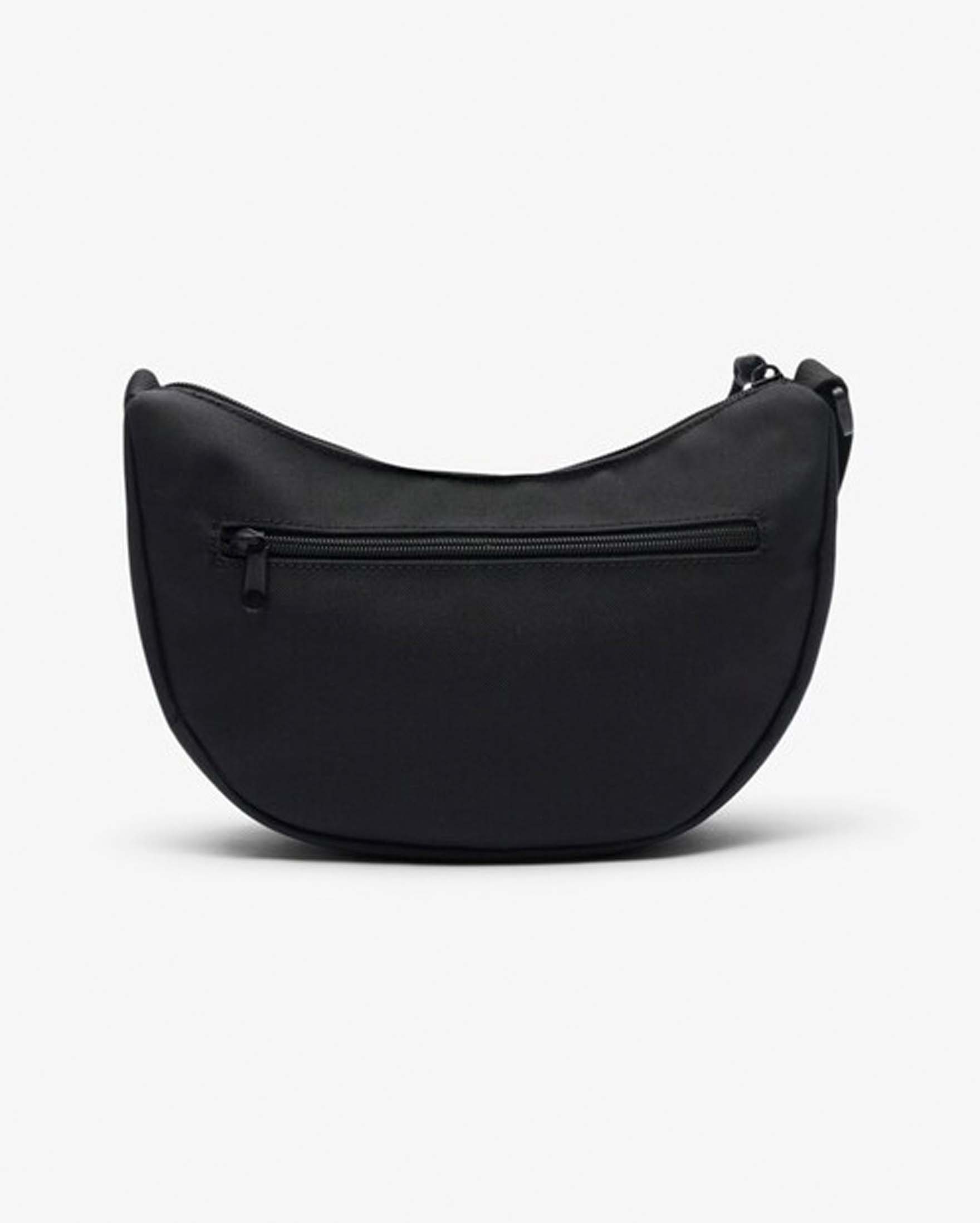 Borsa piccola nera a mezza luna Lacoste in nylon con logo applicato sul davanti e tracolla in tessuto