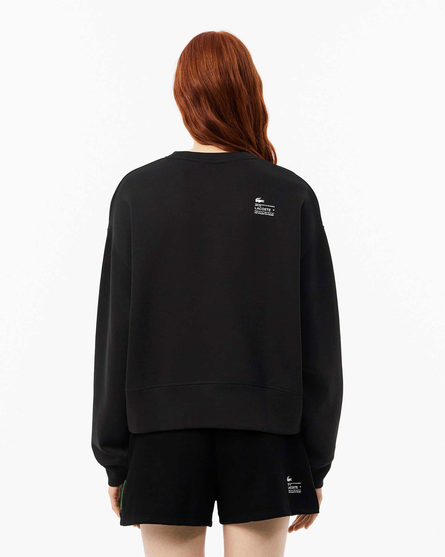 Felpa girocollo nera Lacoste oversize in misto cotone effetto neoprene con scritta logo sul petto e sulla spalla