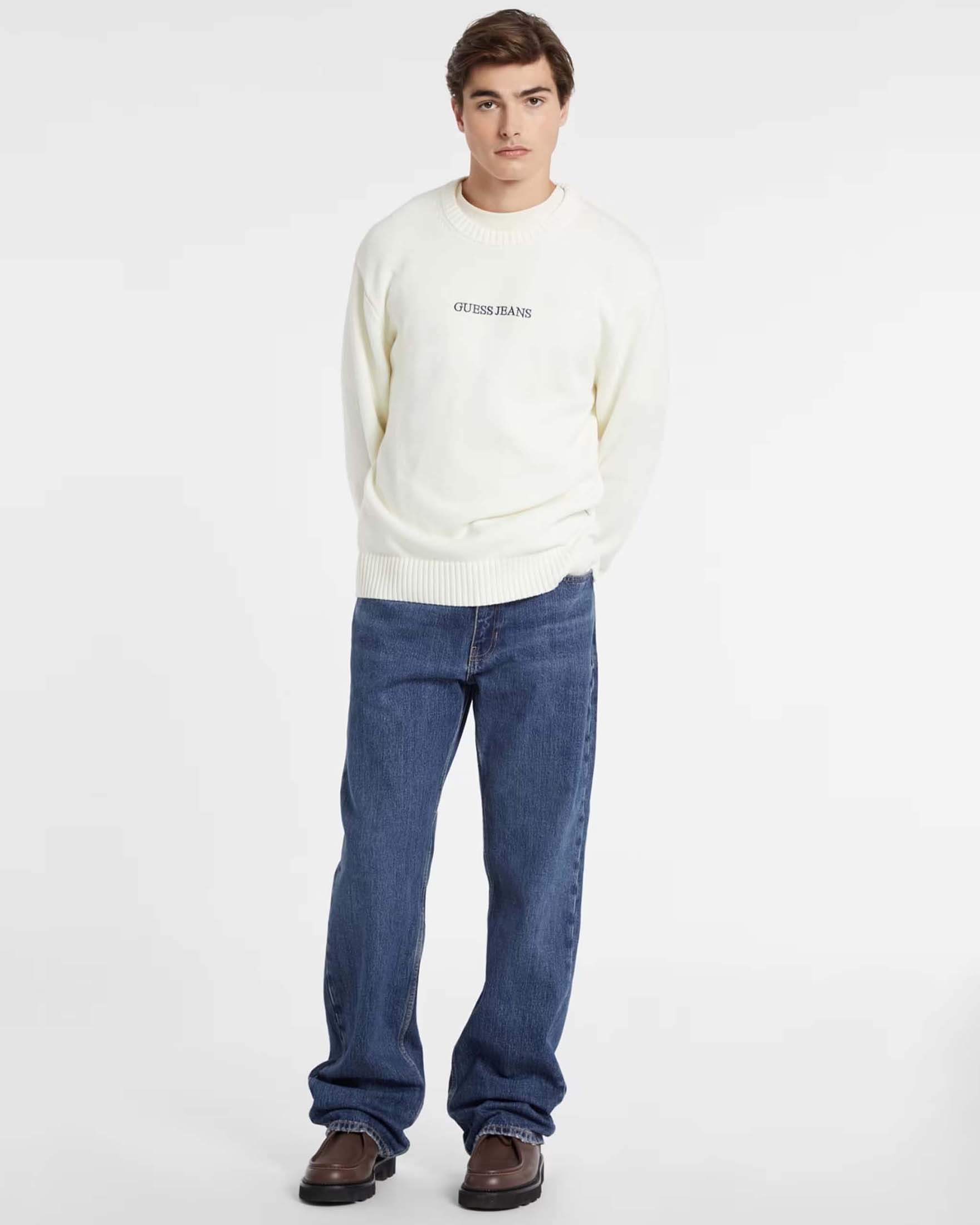 Maglia girocollo Guess Jeans panna in puro cotone con logo scritta ricamata davanti