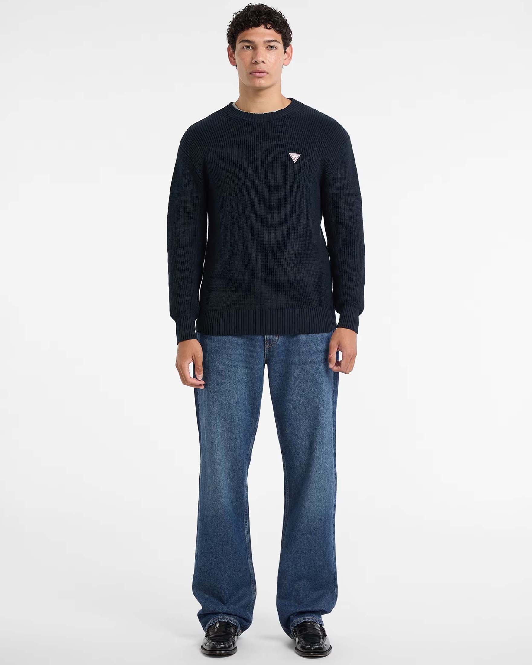 Guess Jeans — Maglione girocollo Guess Jeans blu in cotone a coste con patch logo triangolo applicata