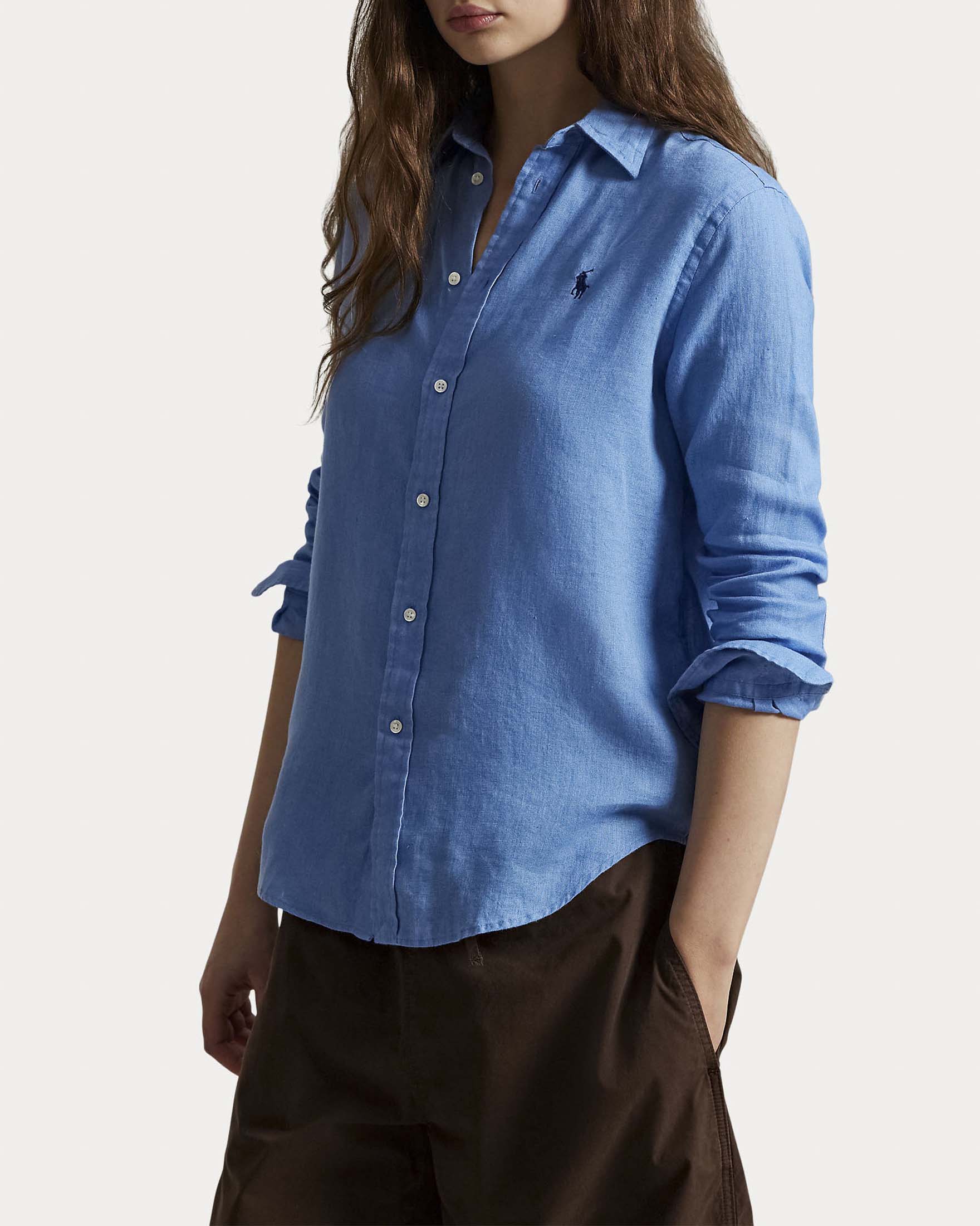 Camicia azzurra Polo Ralph Lauren in lino con logo ricamato sul petto a contrasto image