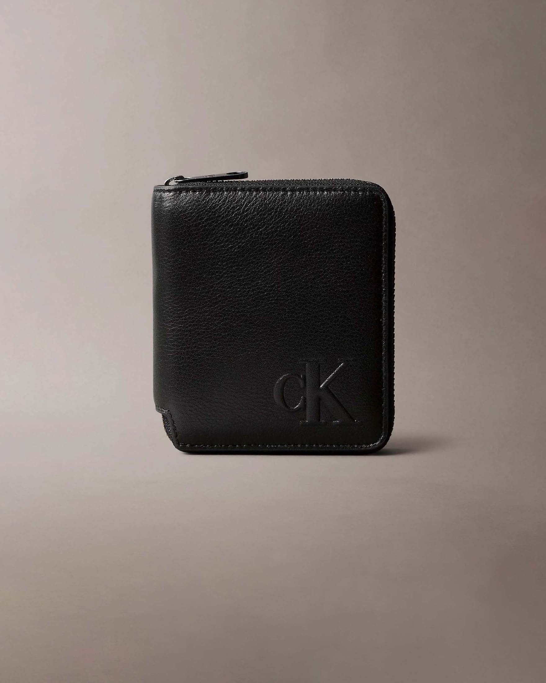 Portafoglio bi-fold Calvin Klein Jeans nero in pelle con logo monogramma impresso