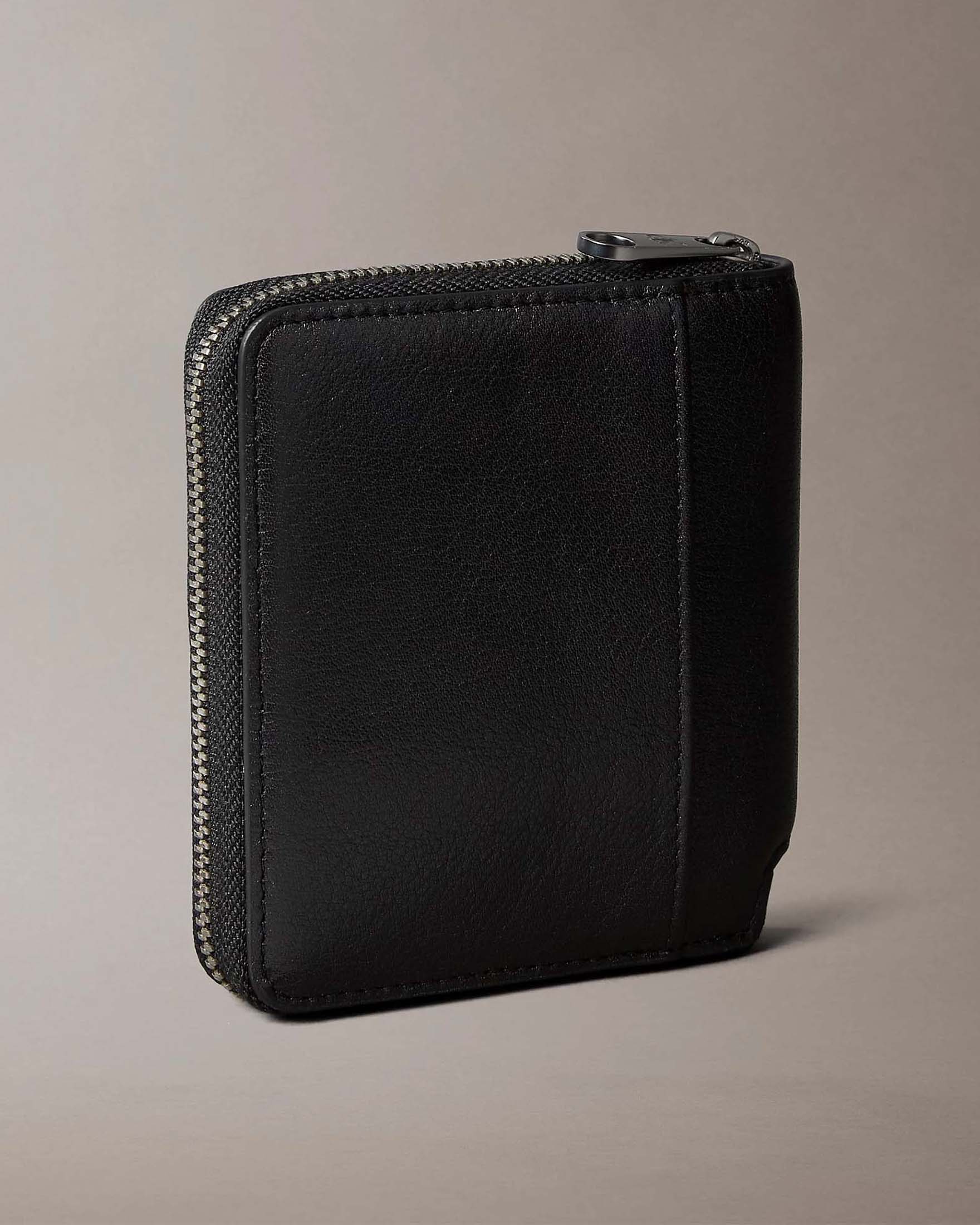 Portafoglio bi-fold Calvin Klein Jeans nero in pelle con logo monogramma impresso image