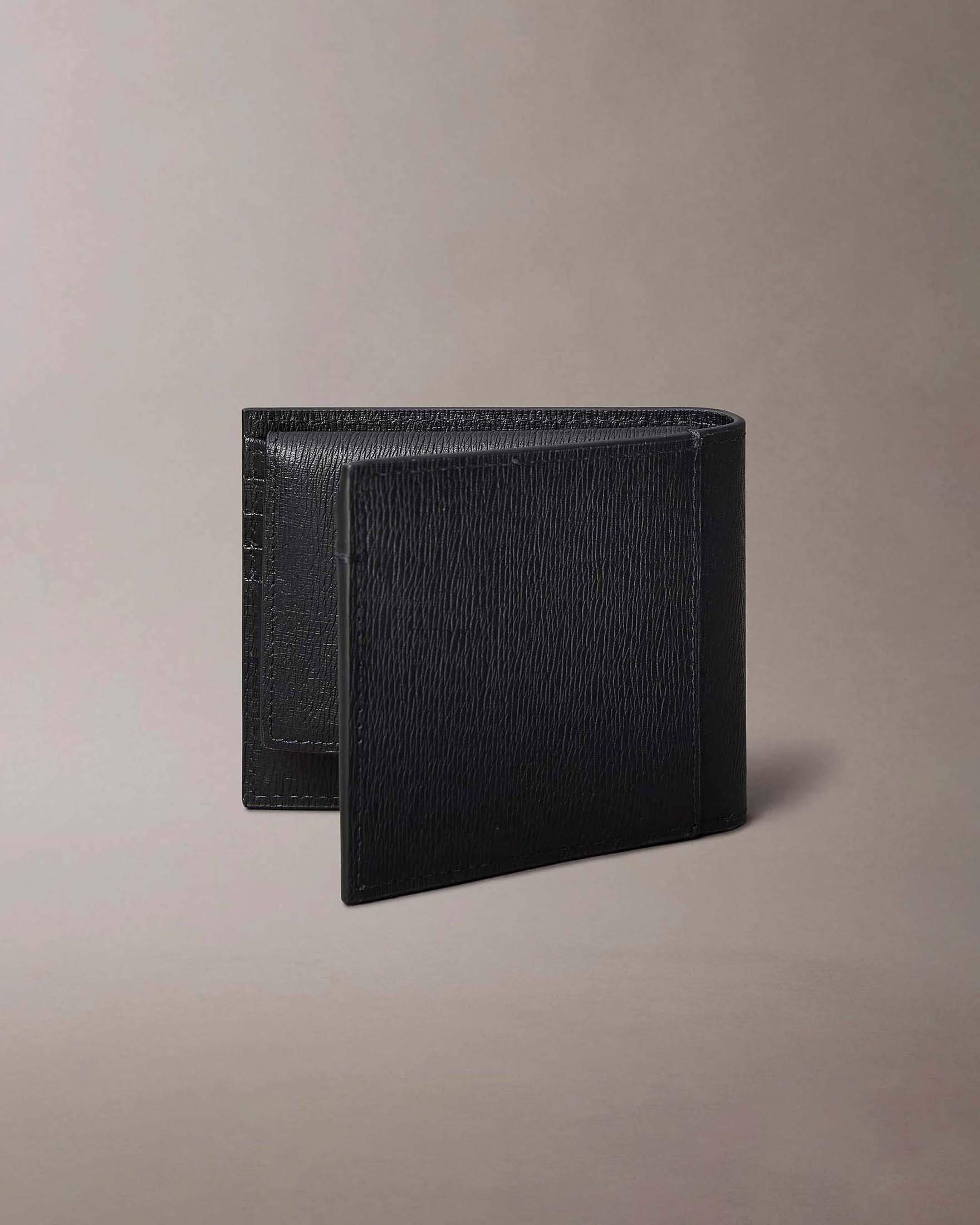 Portafoglio Calvin Klein Jeans nero in pelle con logo stampato sul fronte