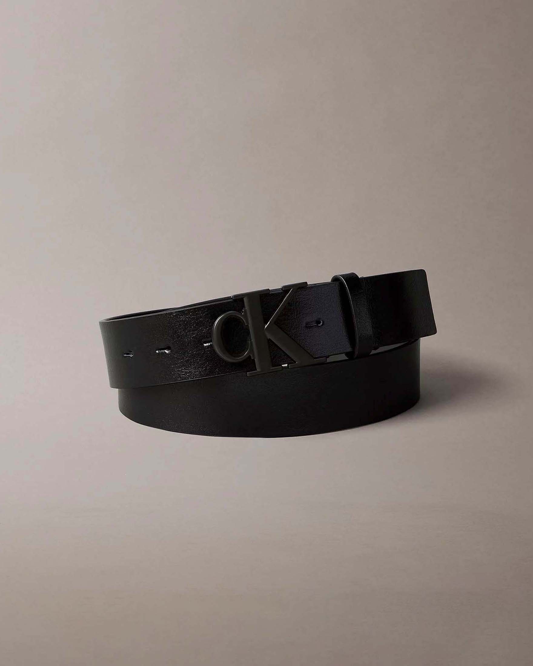 Cintura Calvin Klein Jeans nera in pelle con fibbia logo monogramma metallica
