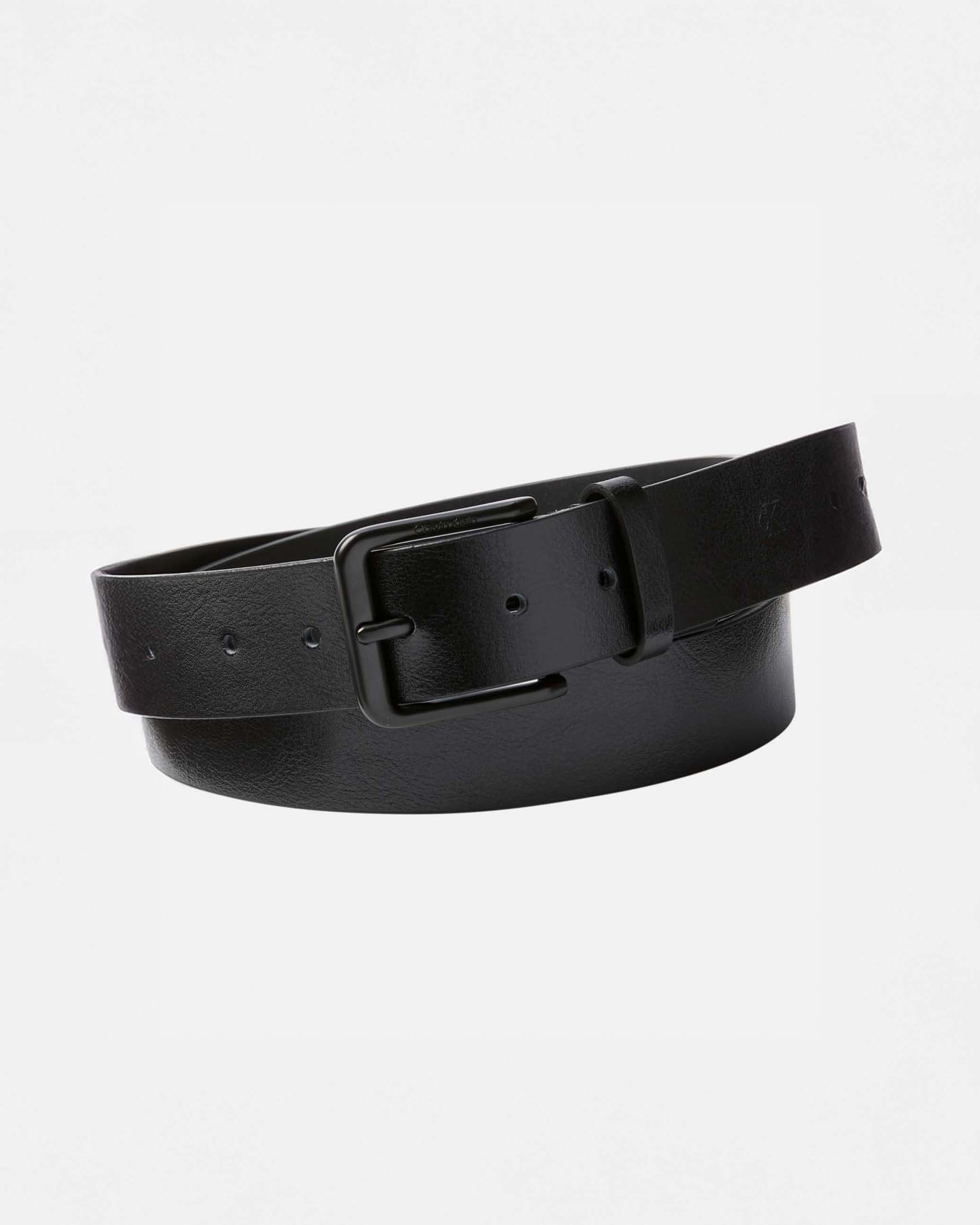 Cintura Calvin Klein Jeans nera in pelle liscia con fibbia satinata
