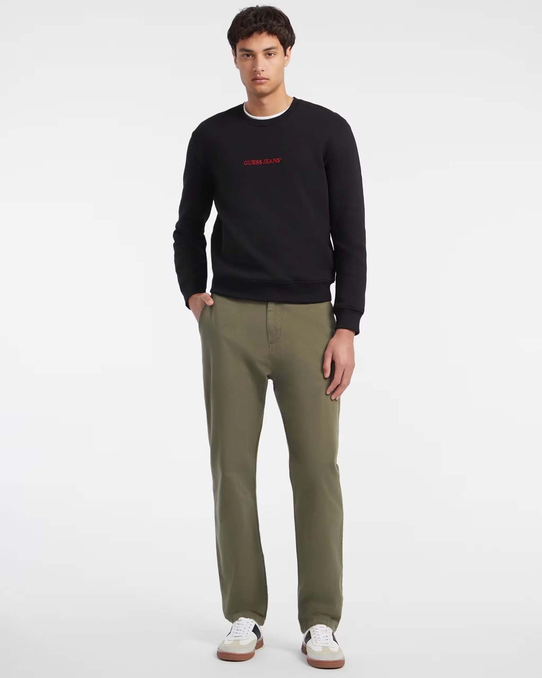 Felpa girocollo Guess Jeans nera in misto cotone con logo ricamato sul davanti