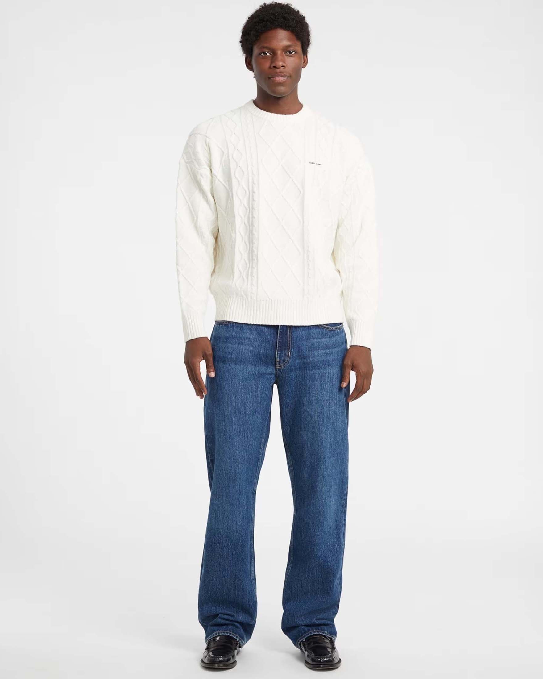 Maglione girocollo Guess Jeans panna in misto viscosa a trecce