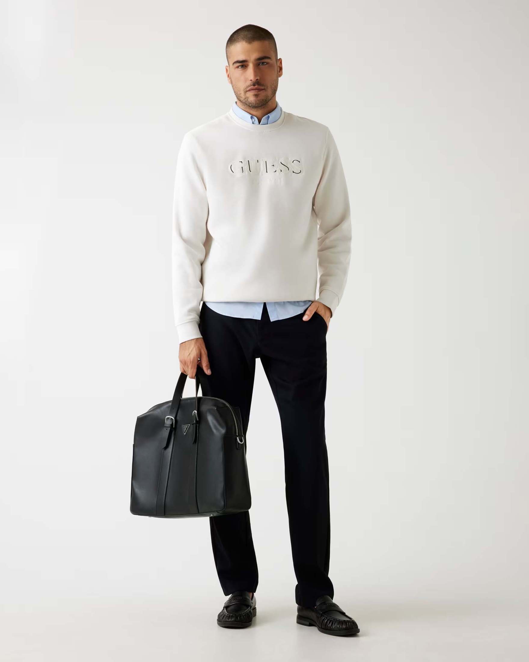 Felpa girocollo Guess bianca in misto cotone con logo ricamato sul davanti