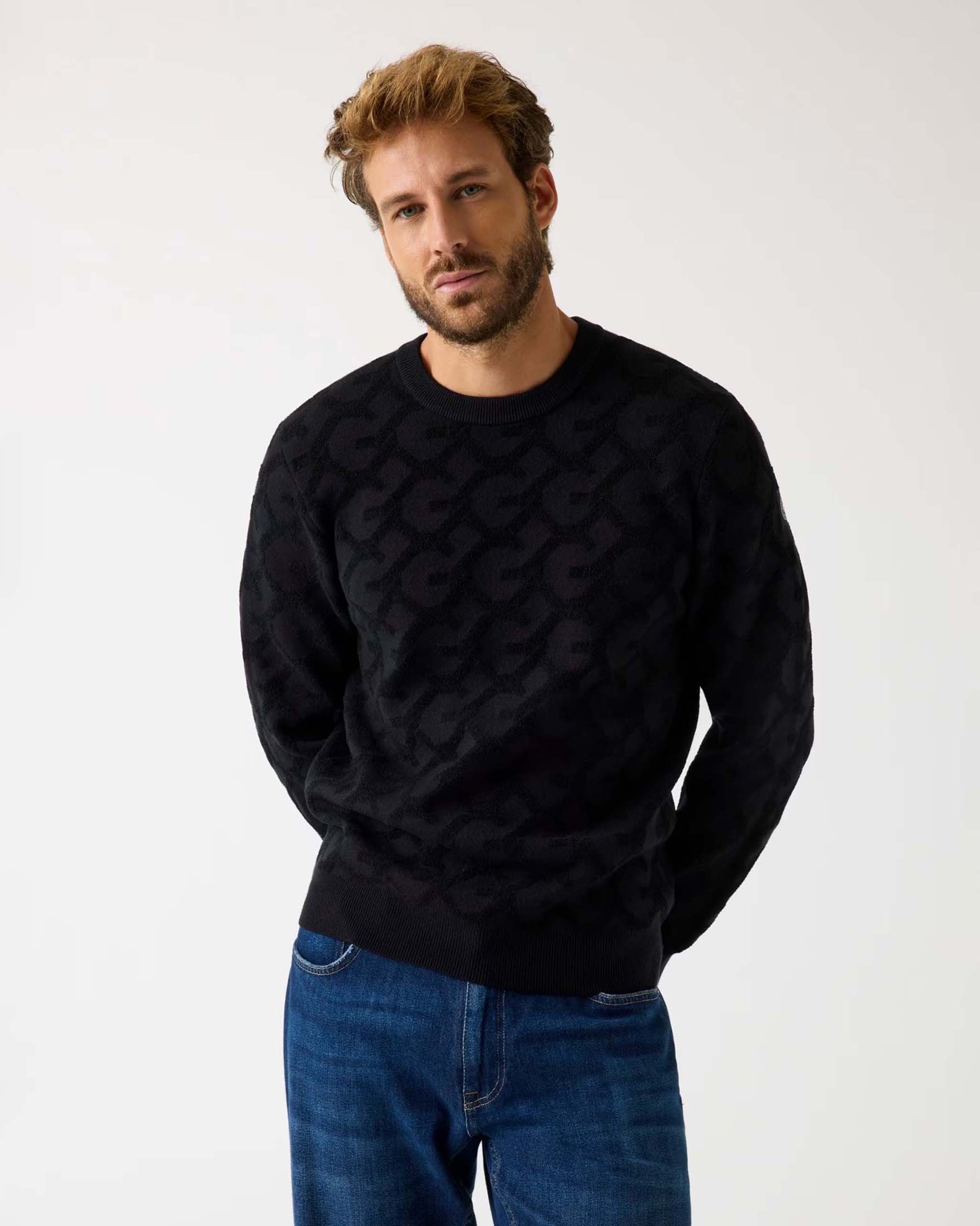 Maglione girocollo Guess nero con trama logo jacquard all over image