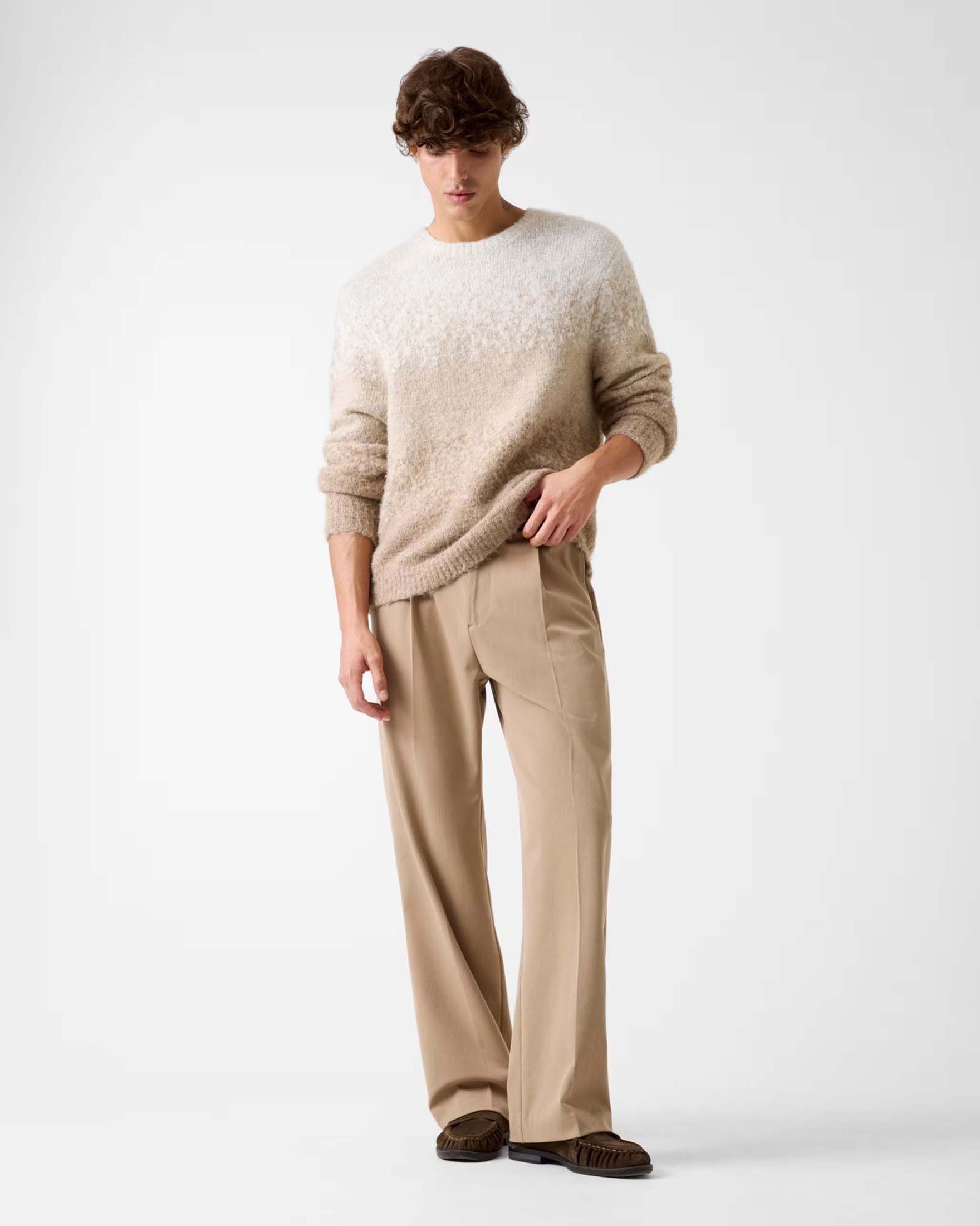 Maglione girocollo Guess noce in misto lana con lavorazione dégradé