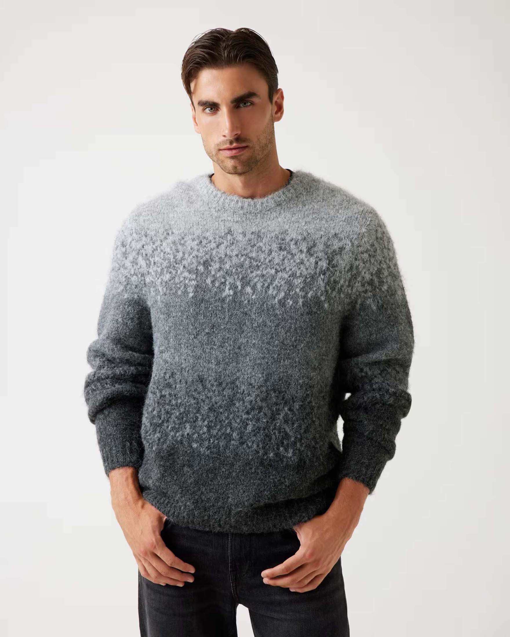Maglione girocollo Guess grigio con motivo sfumato in misto lana image