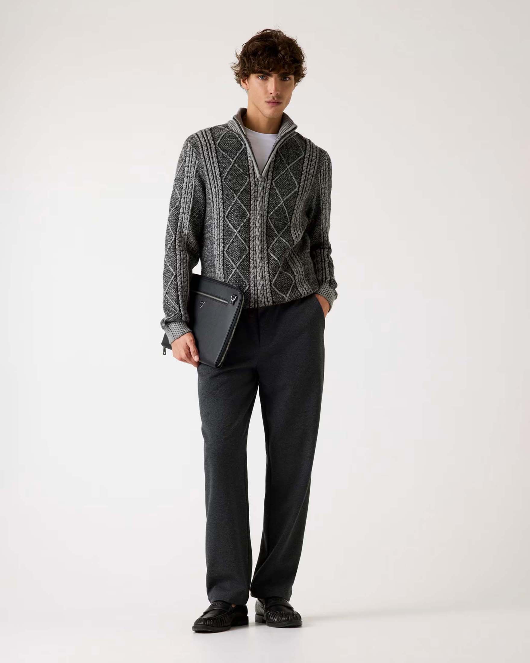 Maglione con apertura a mezza zip Guess grigio in misto viscosa a trecce e motivo a rombi