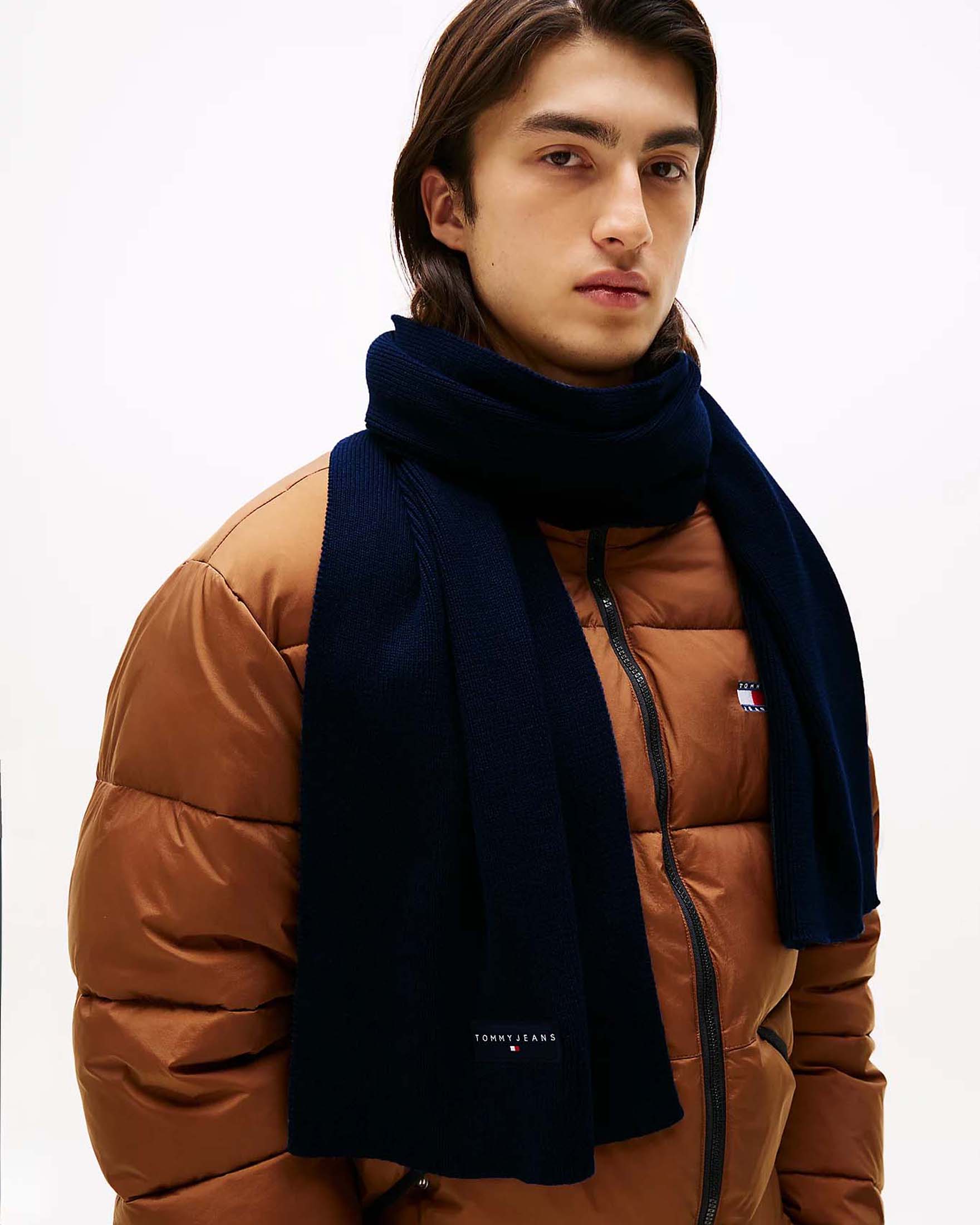 Sciarpa Tommy Jeans blu in cotone con patch logo applicata sul bordo image