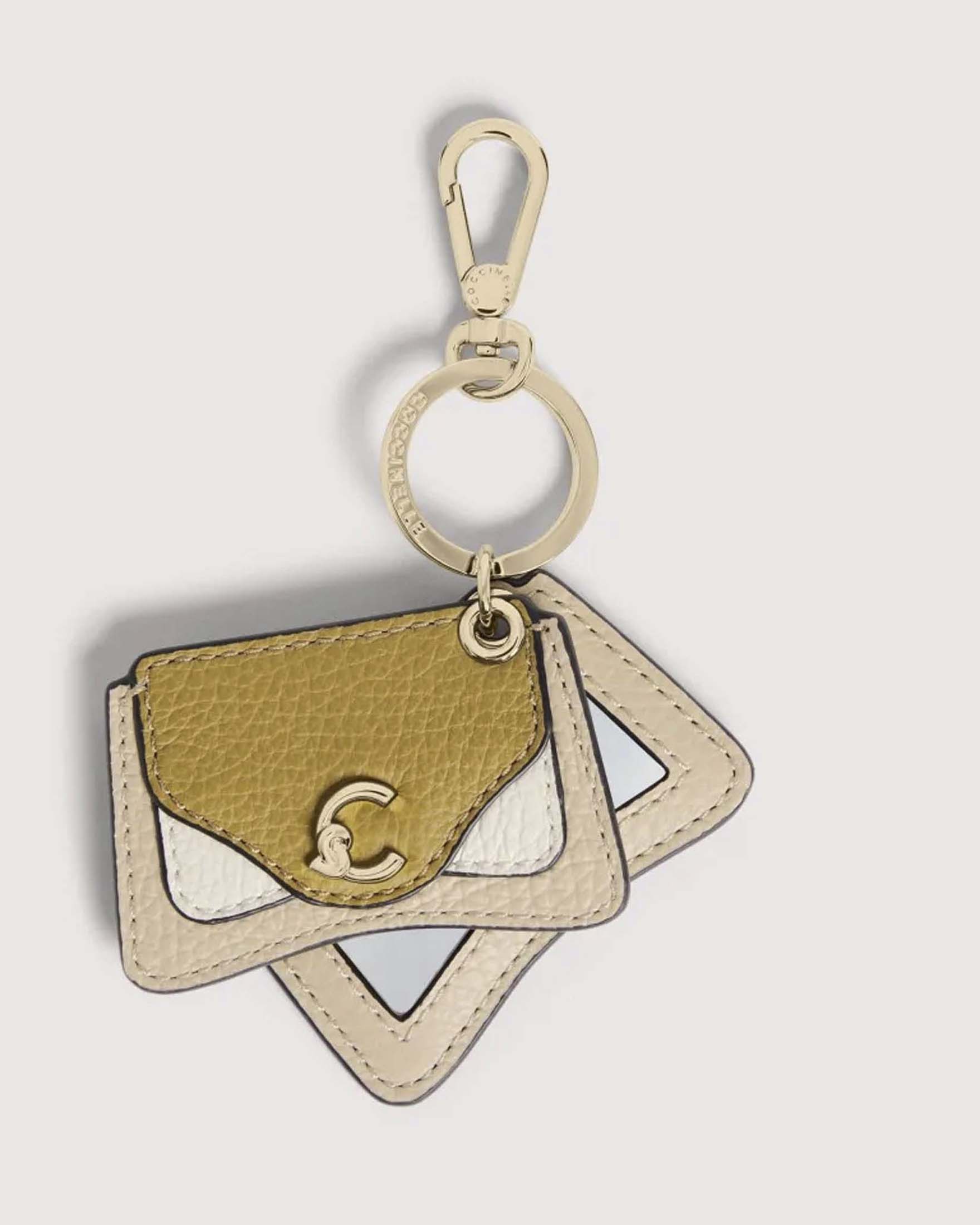 Portachiavi C-ME verde oliva e beige Coccinelle in pelle martellata a forma di borsa image