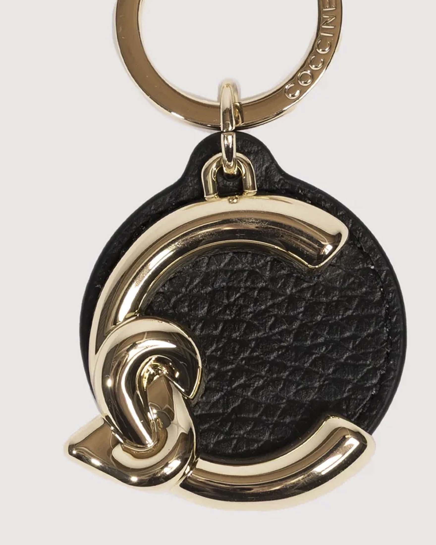 Portachiavi C-ME nero Coccinelle in pelle martellata con dettaglio logo dorato image