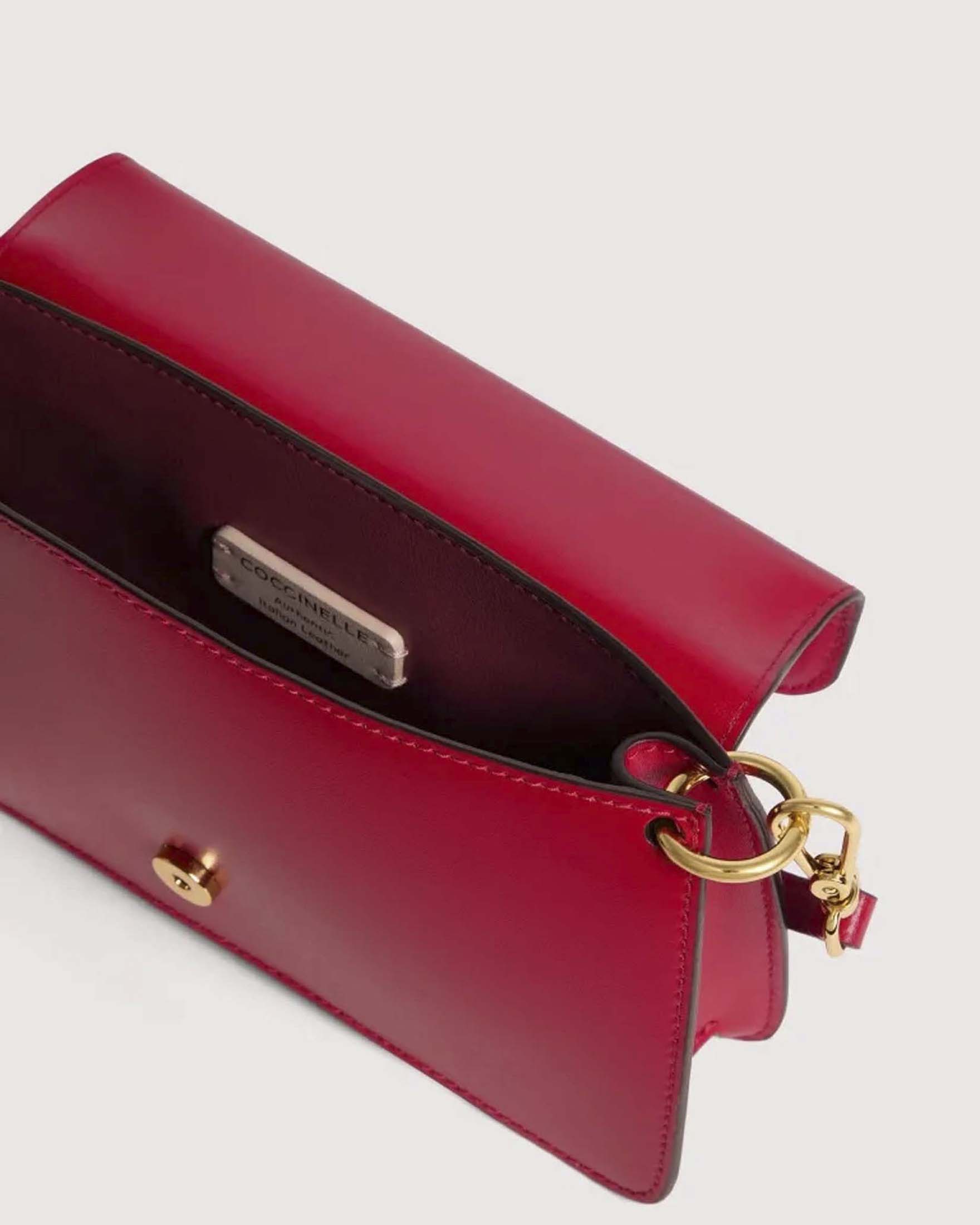 Borsa a tracolla Coccinelle C-ME mini rossa in pelle liscia con logo dorato frontale
