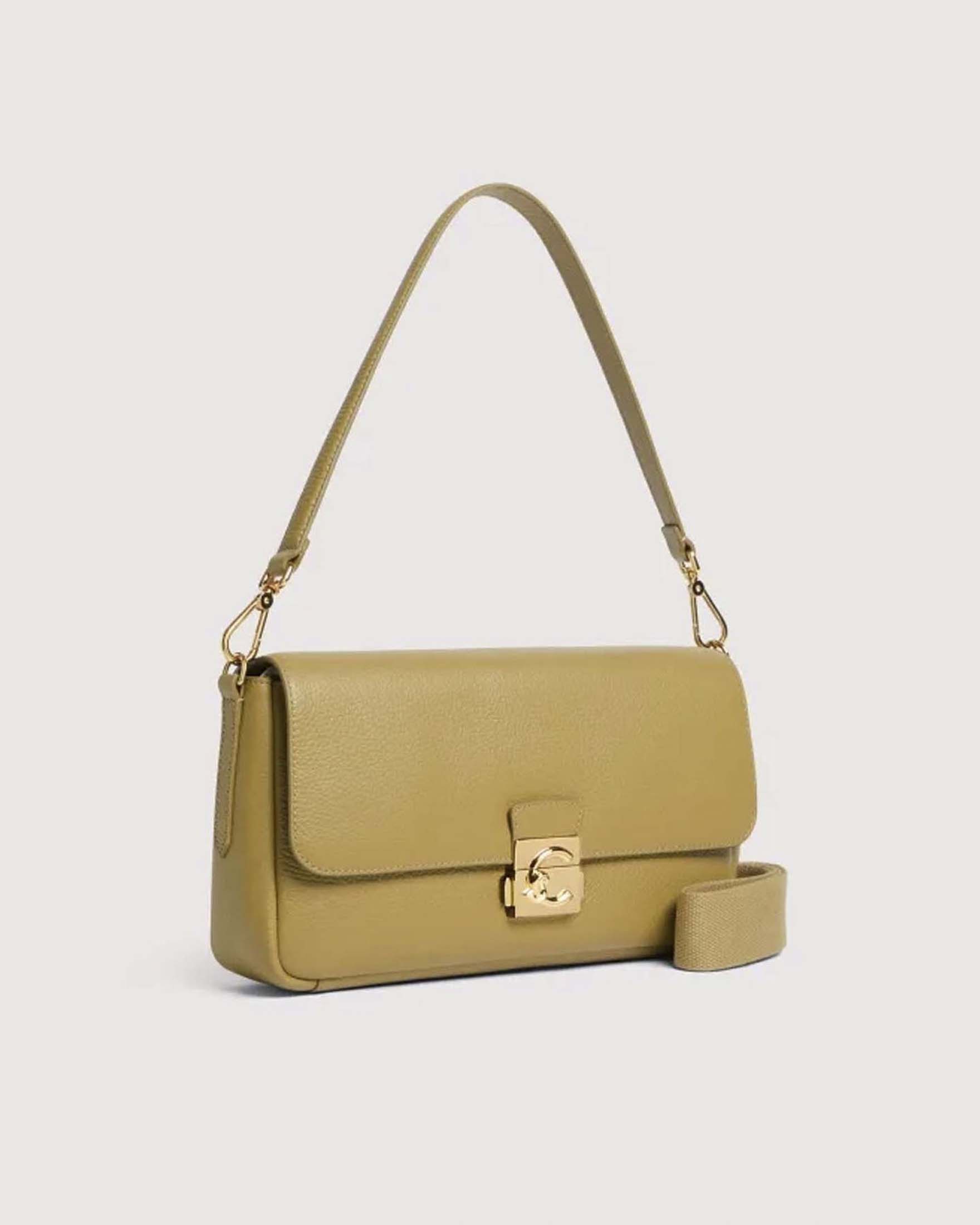 Borsa a spalla Coccinelle C-Me Lock Large verde oliva in pelle martellata con chiusura tuc a pulsanti laterali image