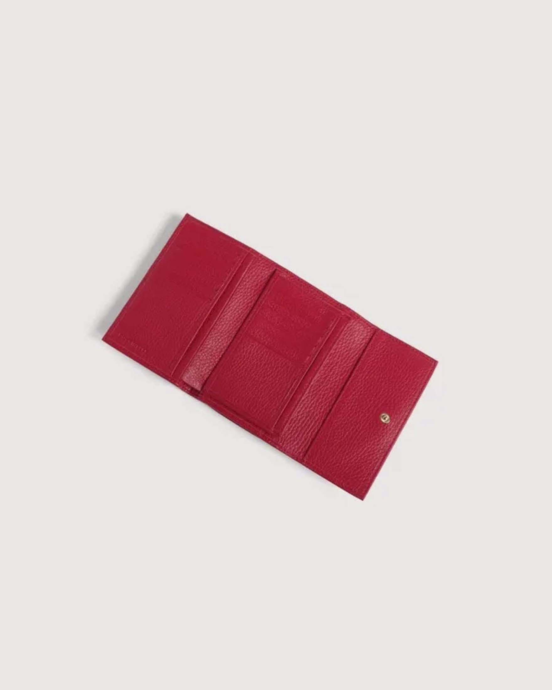 Portafoglio a libro Coccinelle Metallic Medium rosso in pelle martellata con portamonete chiuso a zip image