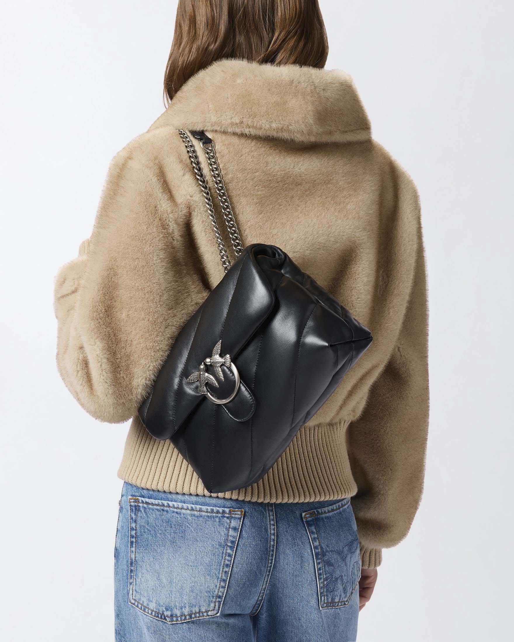 Borsa Classic Love Bag Puff Pinko in pelle nera con fibbia Love Birds argentata e tracolla image