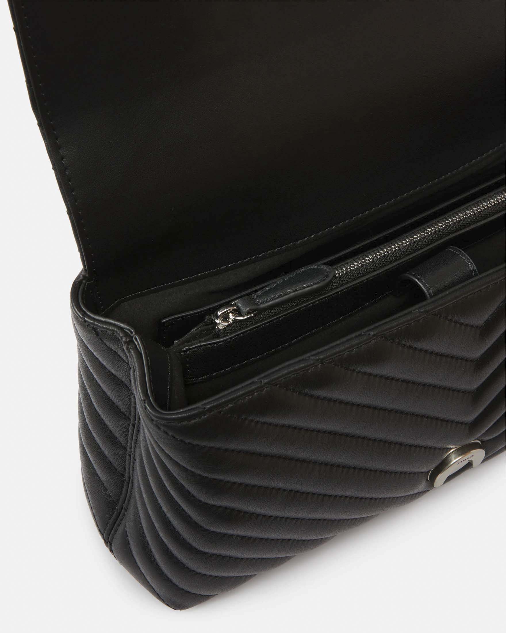 Borsa Love Bag Puff Chevron Pinko in pelle nera con fibbia Love Birds dorata e tracolla a catena image
