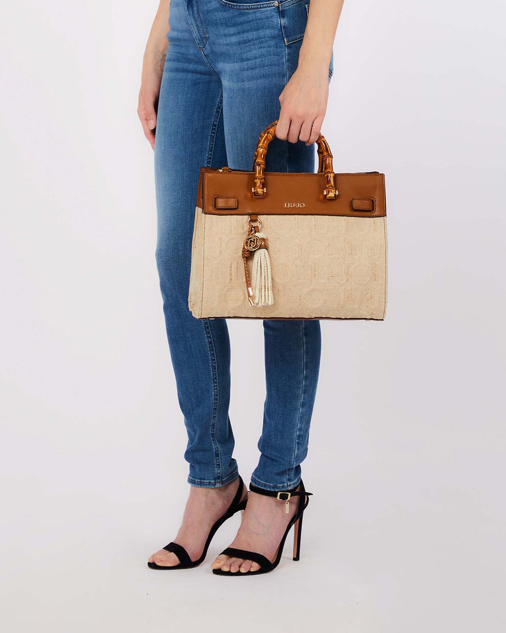 Borsa Liu Jo Accessories color cammello in misto cotone e lino con manici effetto bamboo image