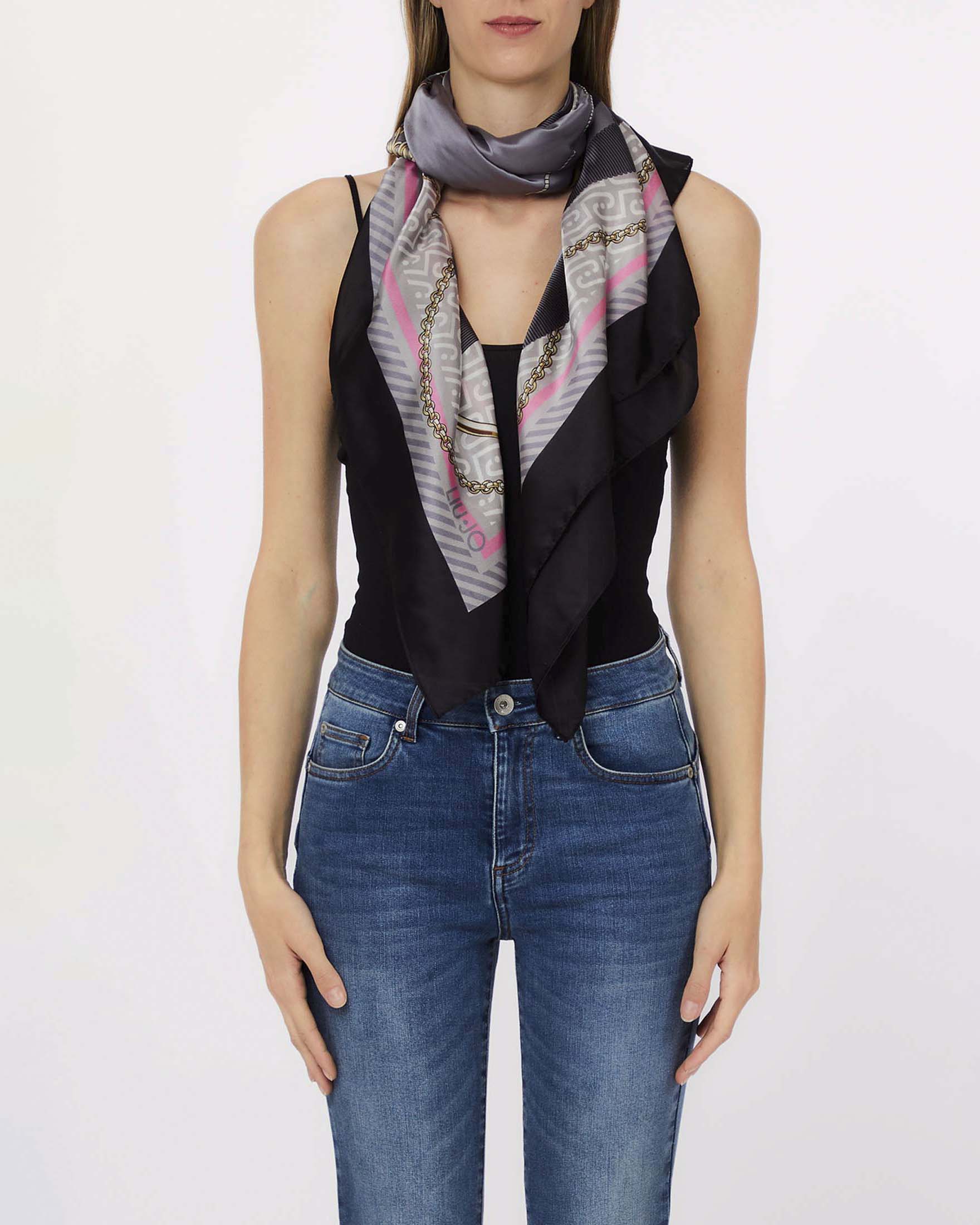 Foulard Liu Jo Accessories nero in tessuto leggero con stampa catene e nastri