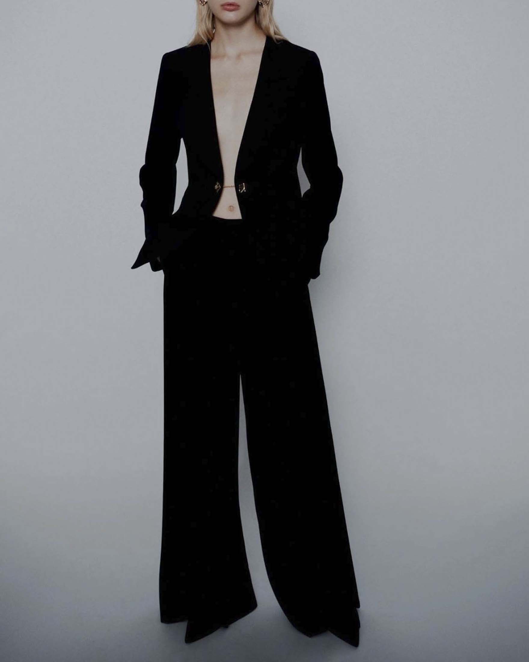 Blazer senza rever nero Marella Art. 365 in crêpe envers satin con bottoni gioiello image