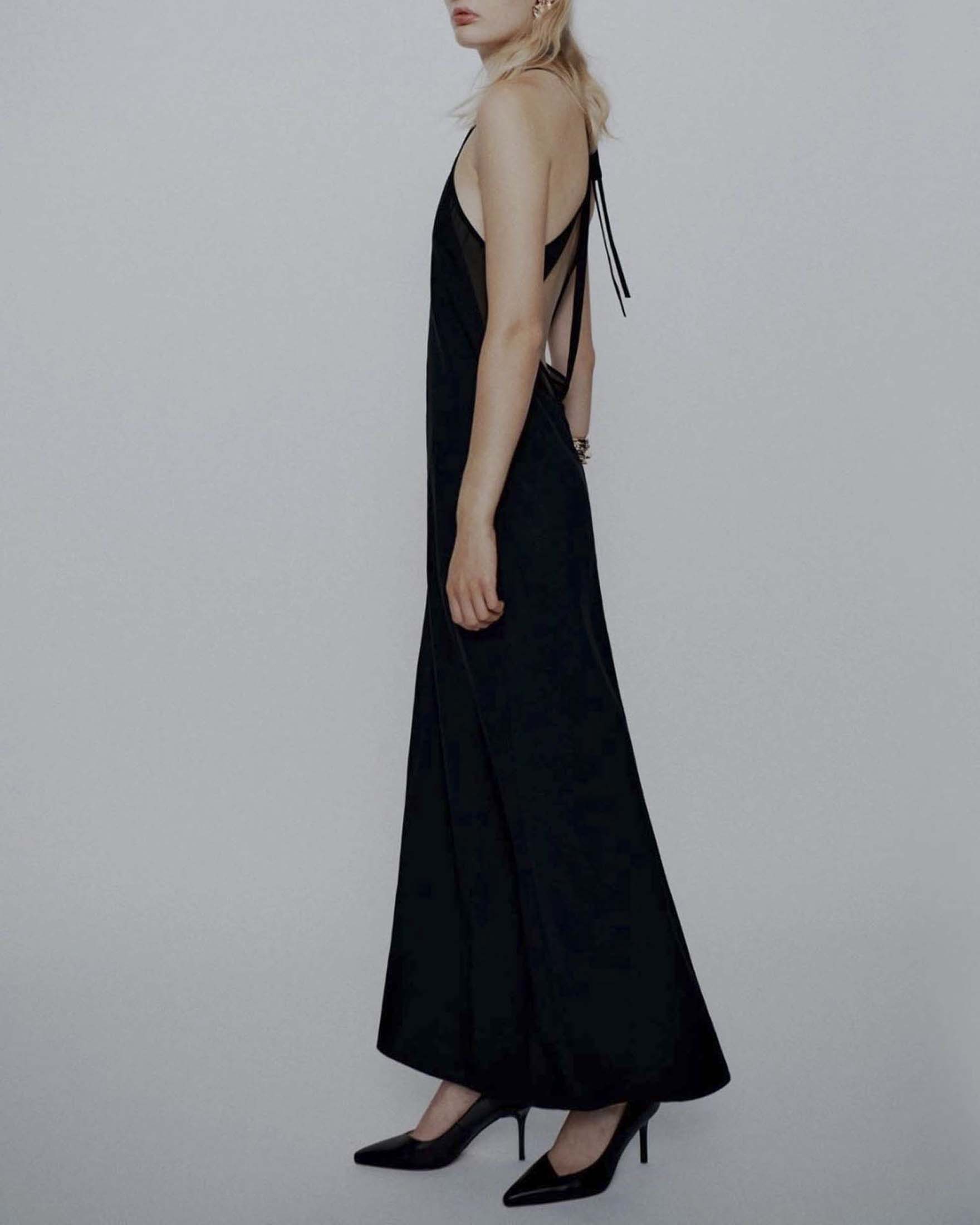 Abito lungo nero Marella Art. 365 in crêpe envers satin con scollo americano e dettagli in georgette image