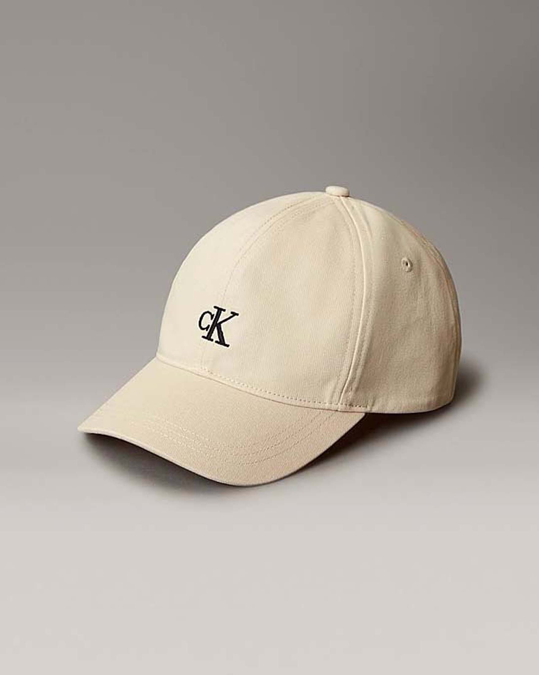 Berretto Calvin Klein color panna in cotone con frontino e logo monogramma nero