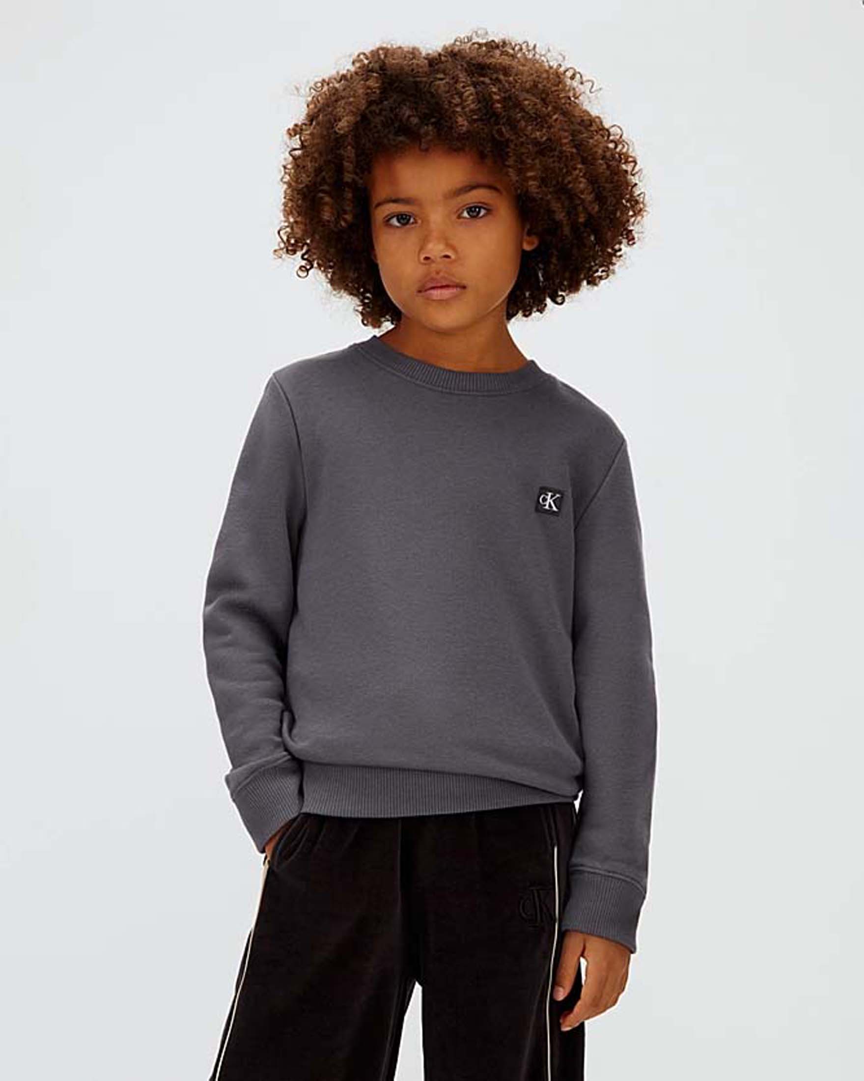 Felpa Calvin Klein grigio antracite in misto cotone con mini patch logo