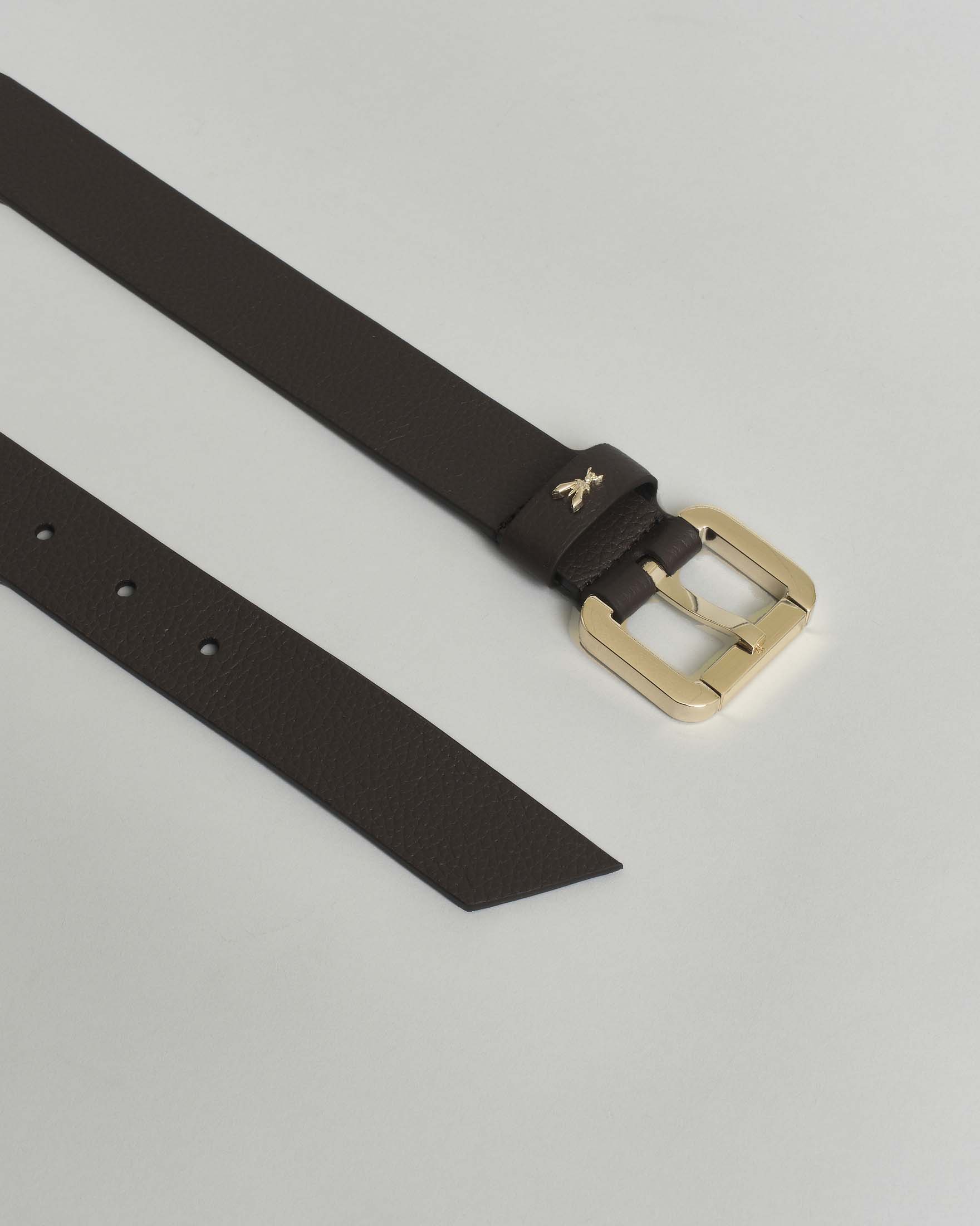Cintura marrone Patrizia Pepe in pelle con fibbia dorata con scritta logo impressa e Fly applicata sul davanti image