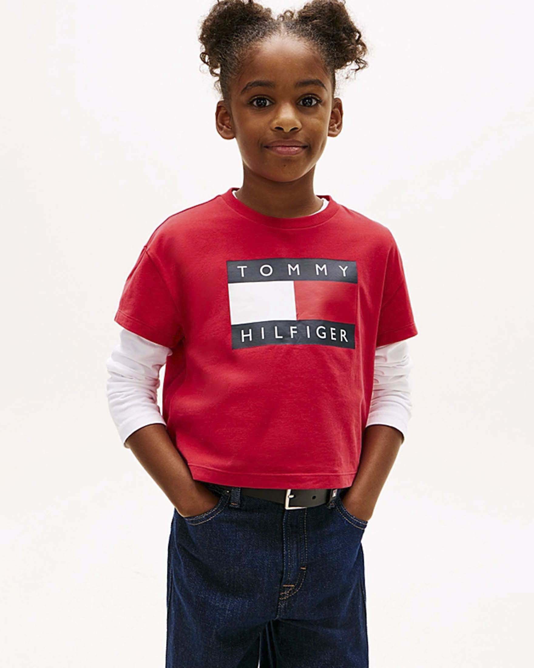 T-shirt rossa Tommy Hilfiger con maxi bandiera logo