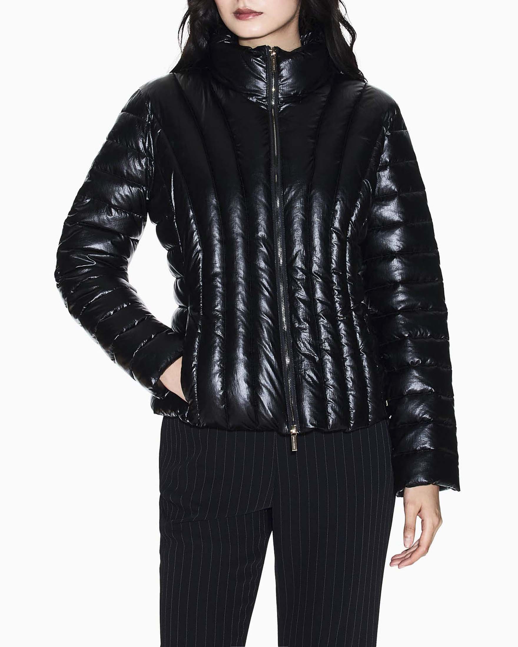 Piumino Armani Exchange nero in tessuto tecnico con finitura lucida image