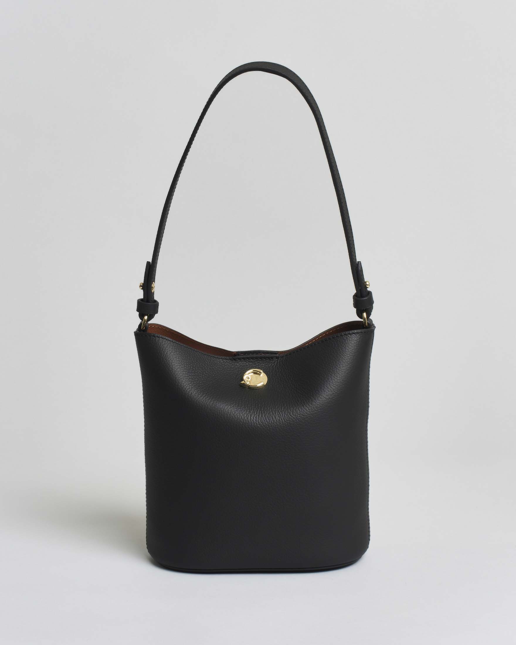 Borsa a secchiello Nikla Small in pelle nera martellata con manico e tracolla removibili