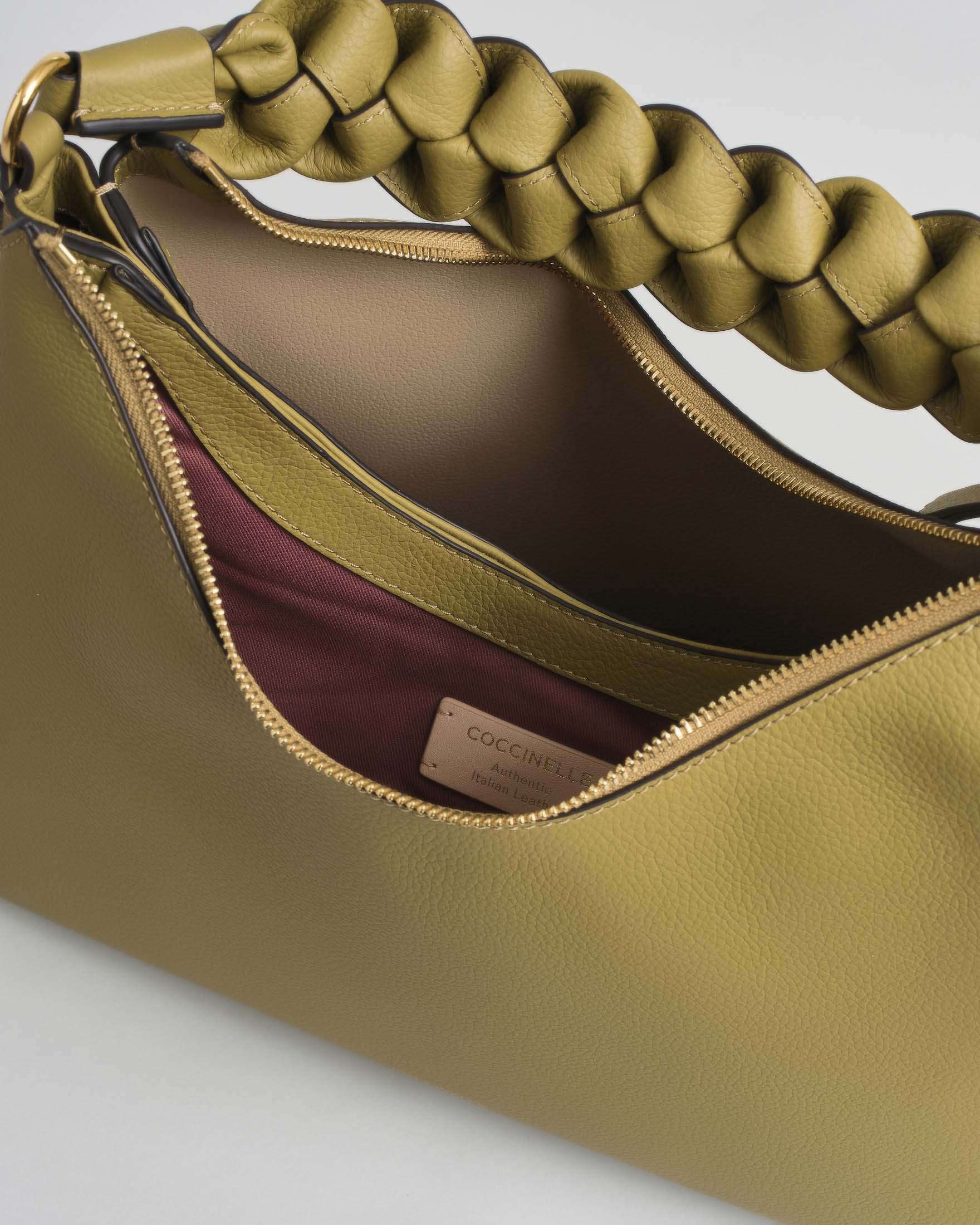 Borsa a spalla Boheme Medium Hobo Coccinelle in pelle martellata verde oliva e manico intrecciato image