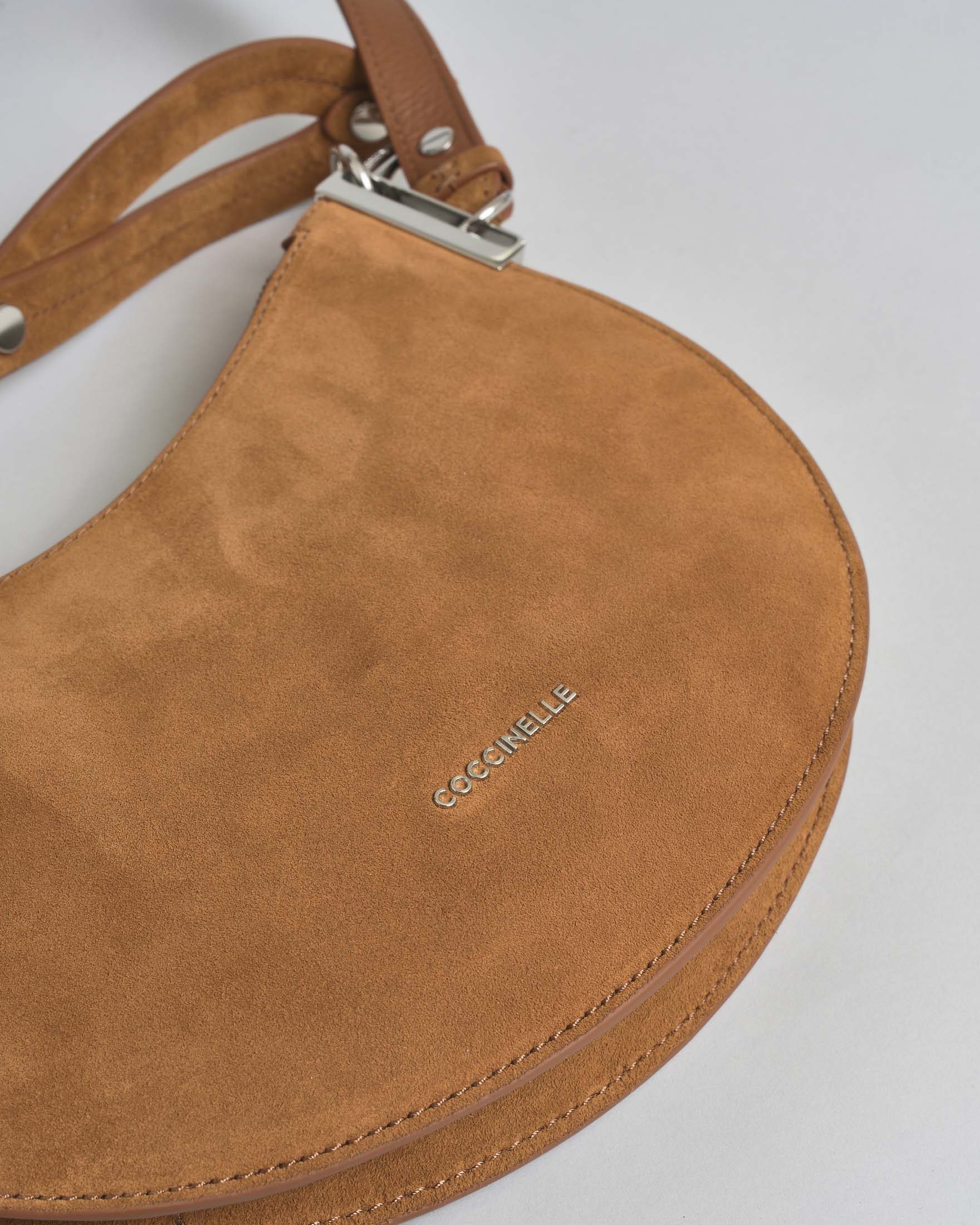 Borsa a spalla Sunup Small in pelle scamosciata color cognac con manico e tracolla removibili image